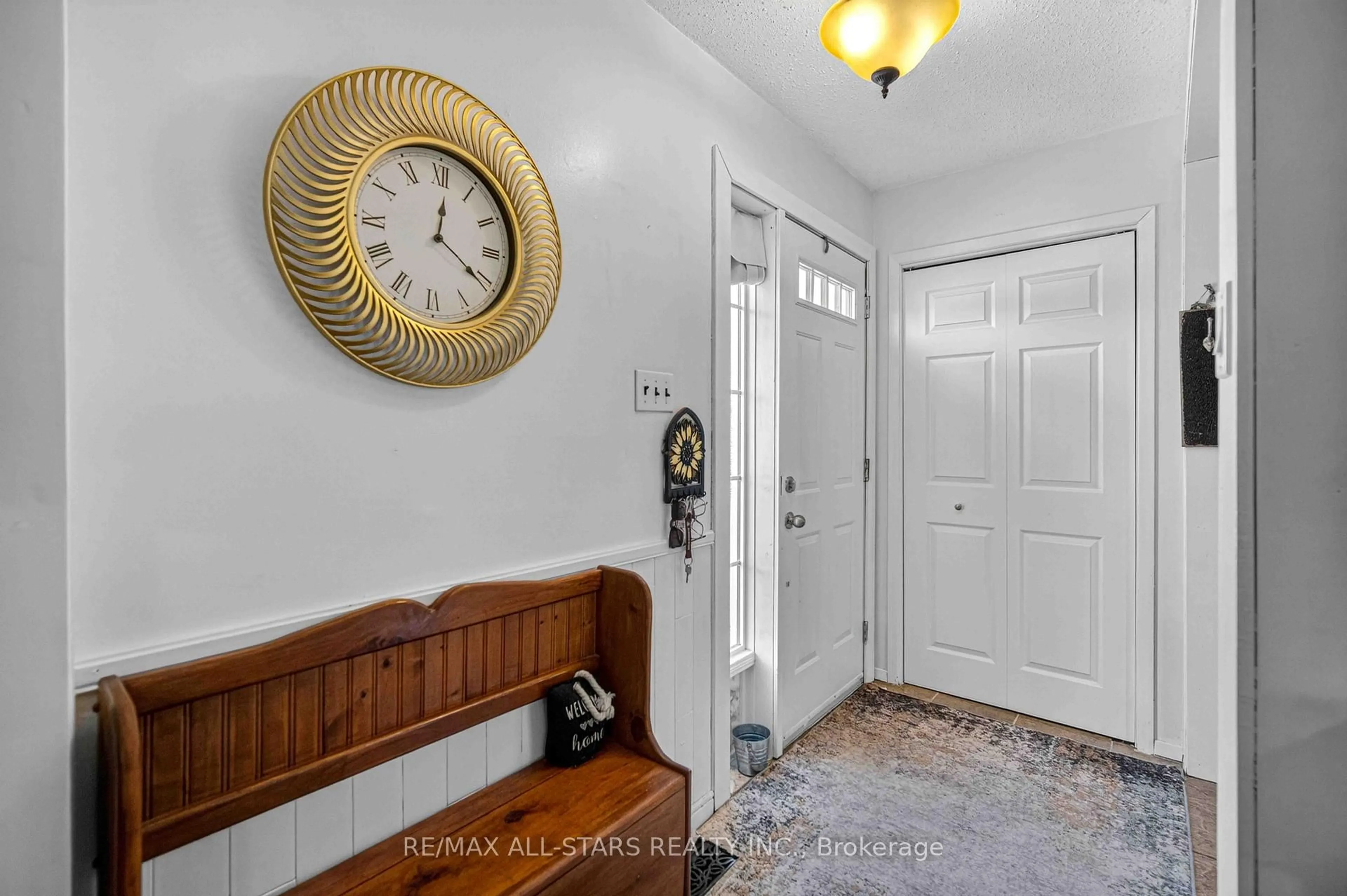 Indoor entryway for 2147 Springwood Rd, Peterborough Ontario K9K 1N7