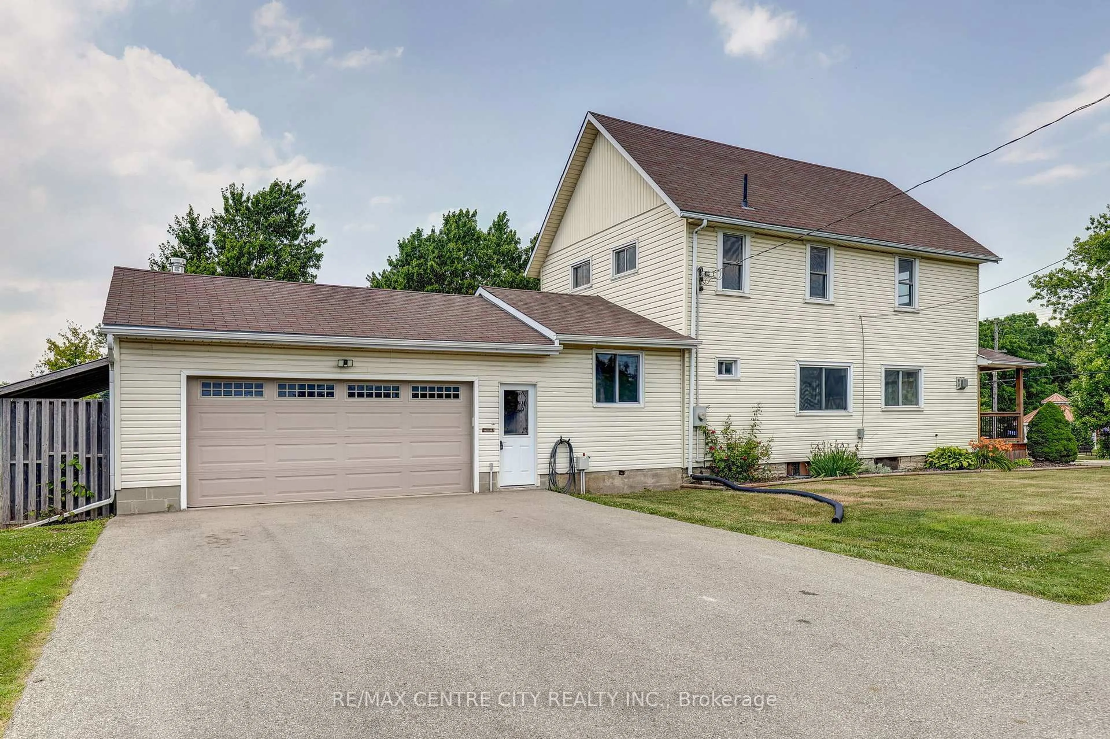 A pic from outside/outdoor area/front of a property/back of a property/a pic from drone, street for 7953 Union Rd, Southwold Ontario N0L 1K0