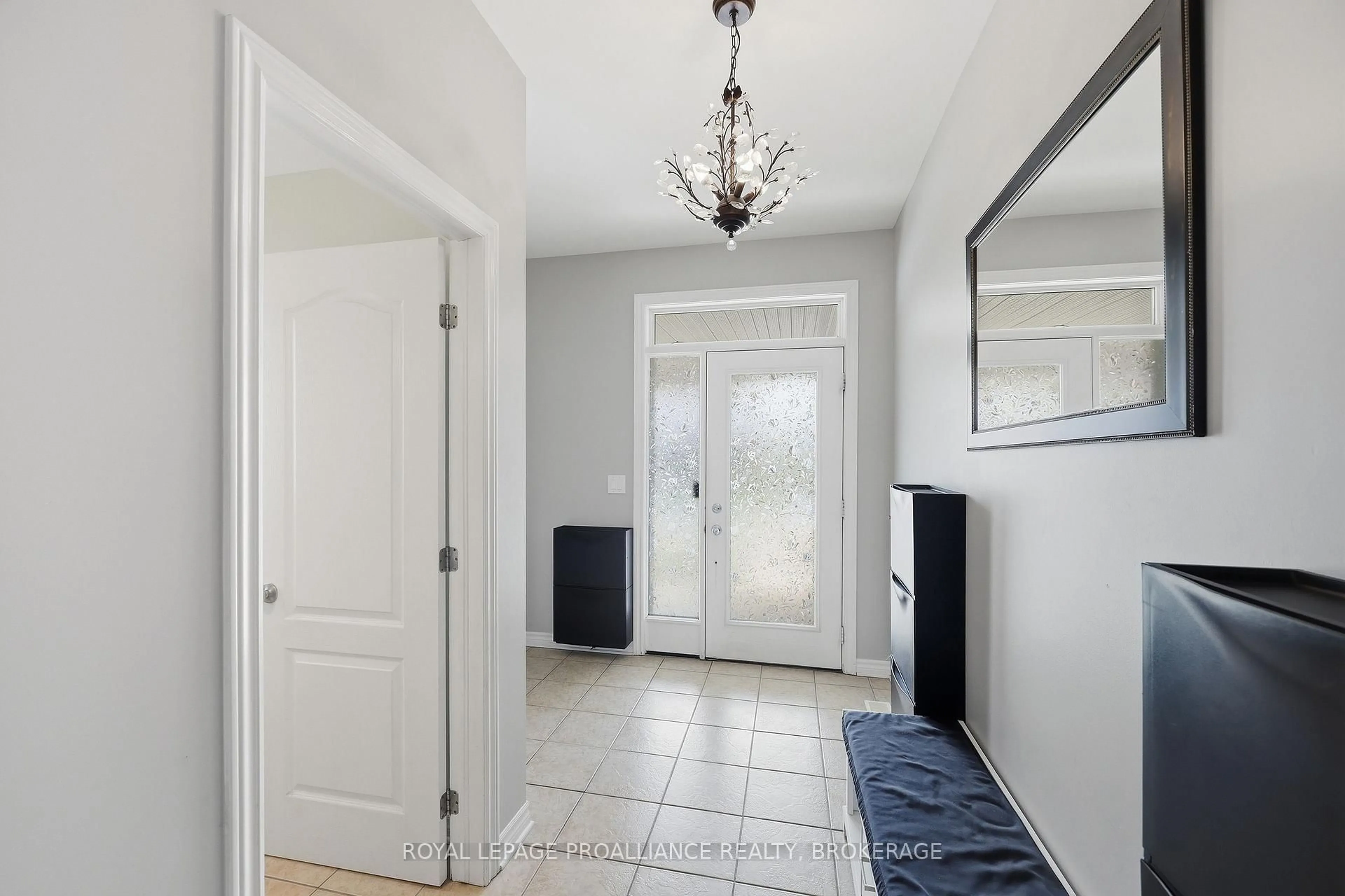 Indoor entryway for 680 Fieldstone Dr, Kingston Ontario K7K 0C6