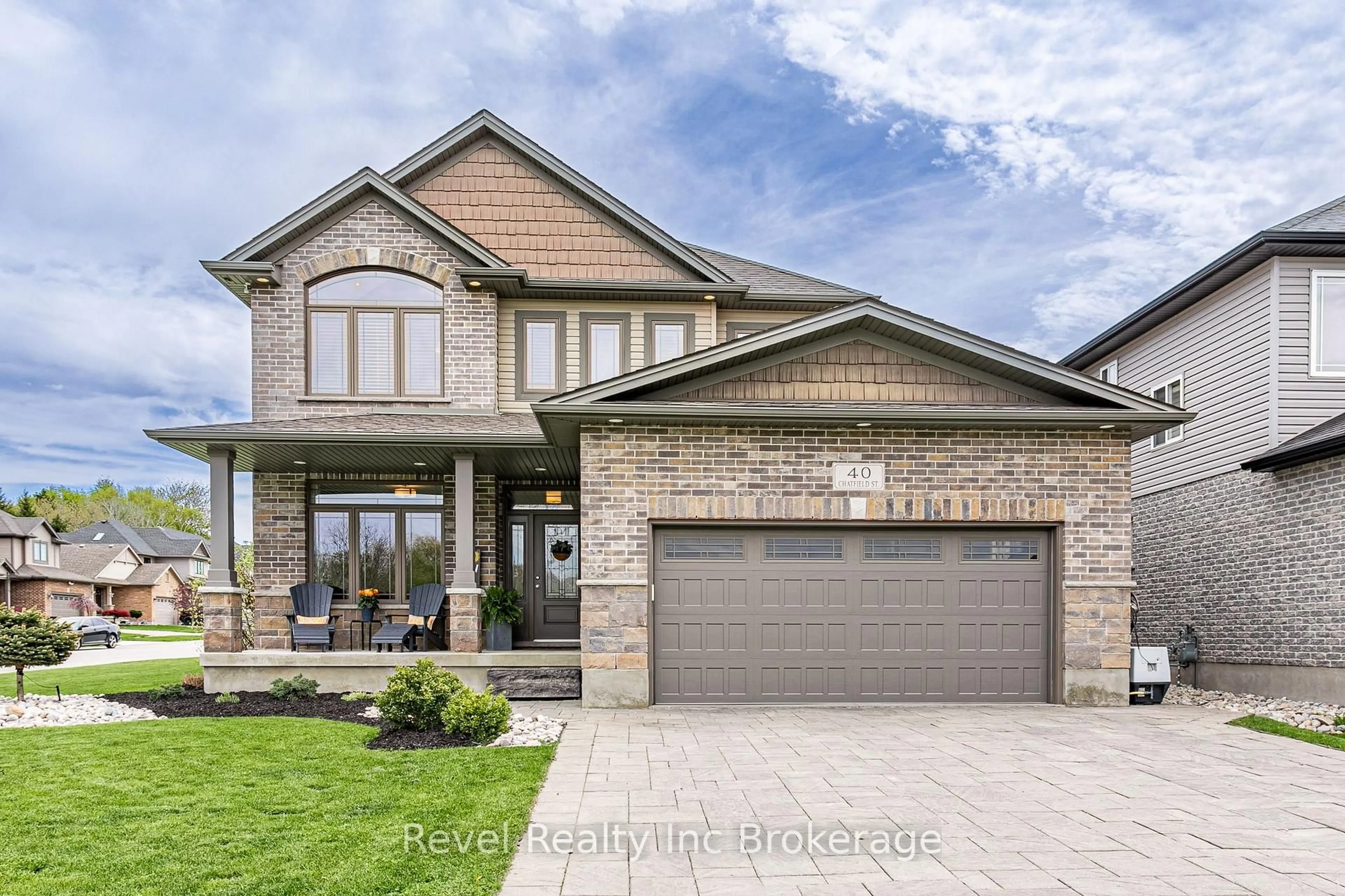 Home with brick exterior material, street for 40 Chatfield St, Ingersoll Ontario N5C 0B3