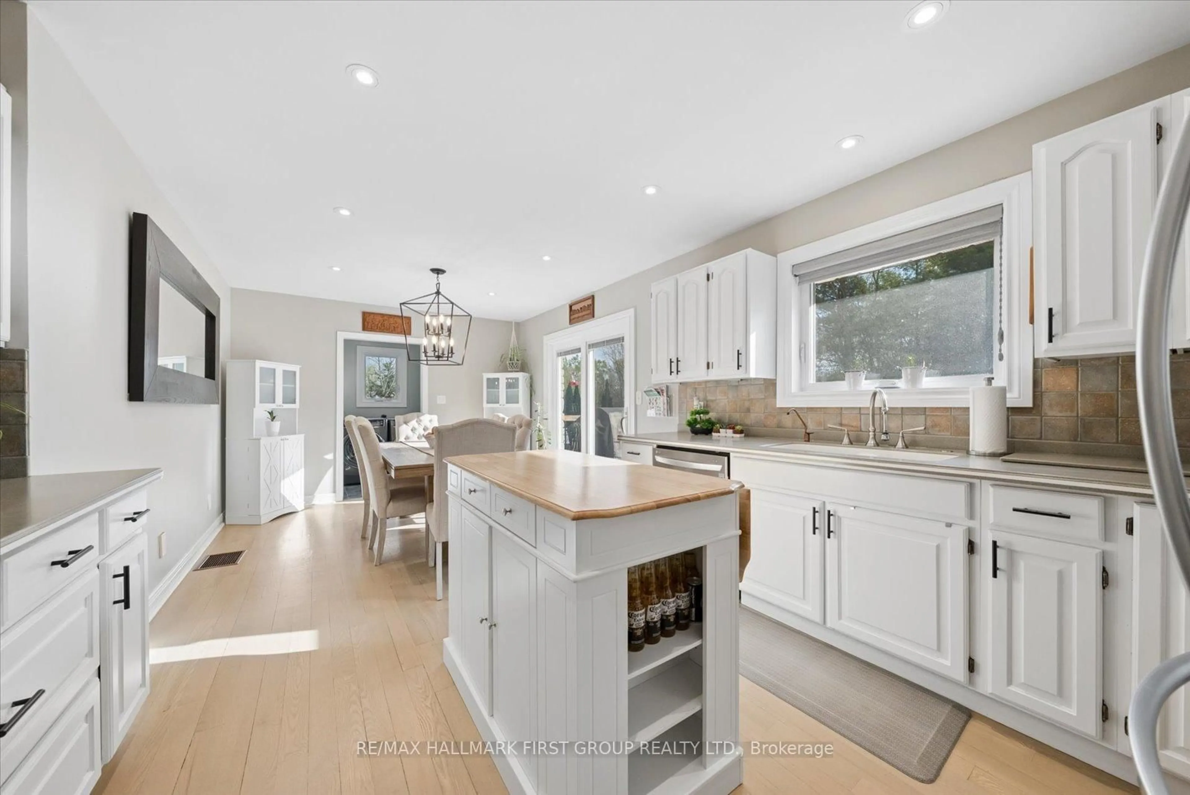 Open concept kitchen, unknown for 2720 Castle Hill Dr, Hamilton Township Ontario K9A 0M3