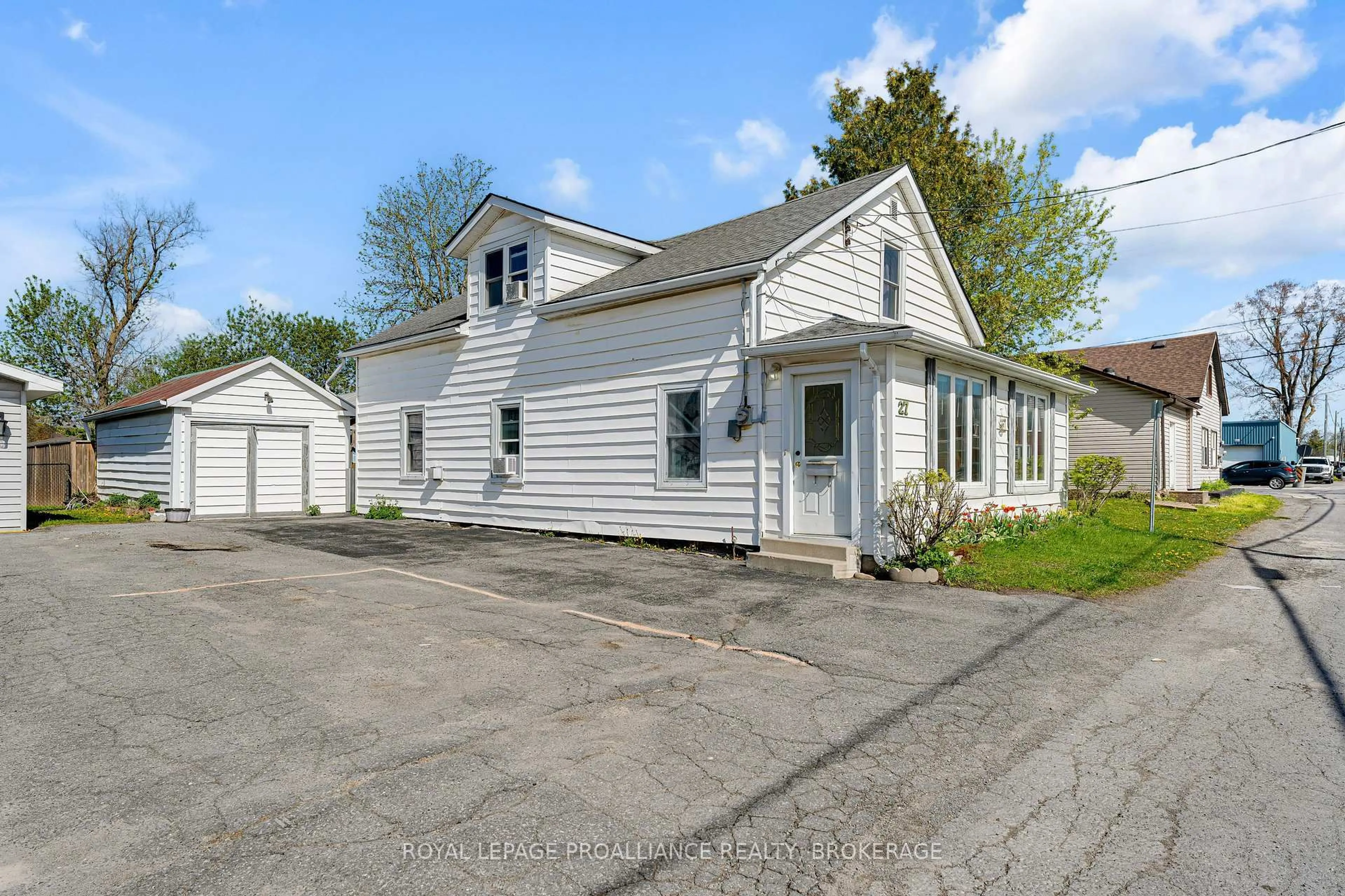Unknown for 27 Centre St, Bissett Creek Ontario K0H 2H0
