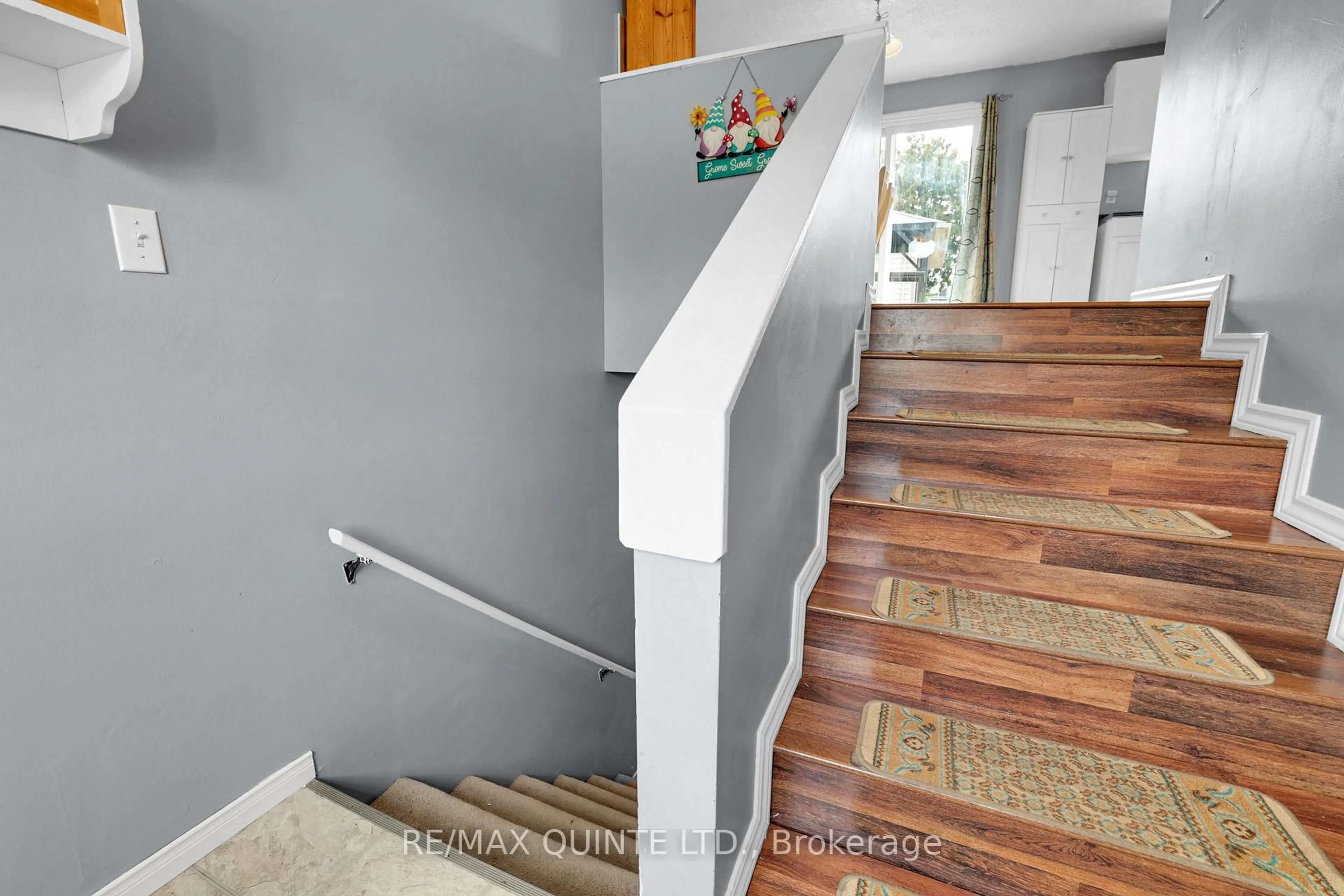 Stairs for 62 Dufferin Ave, Quinte West Ontario K8V 5C9