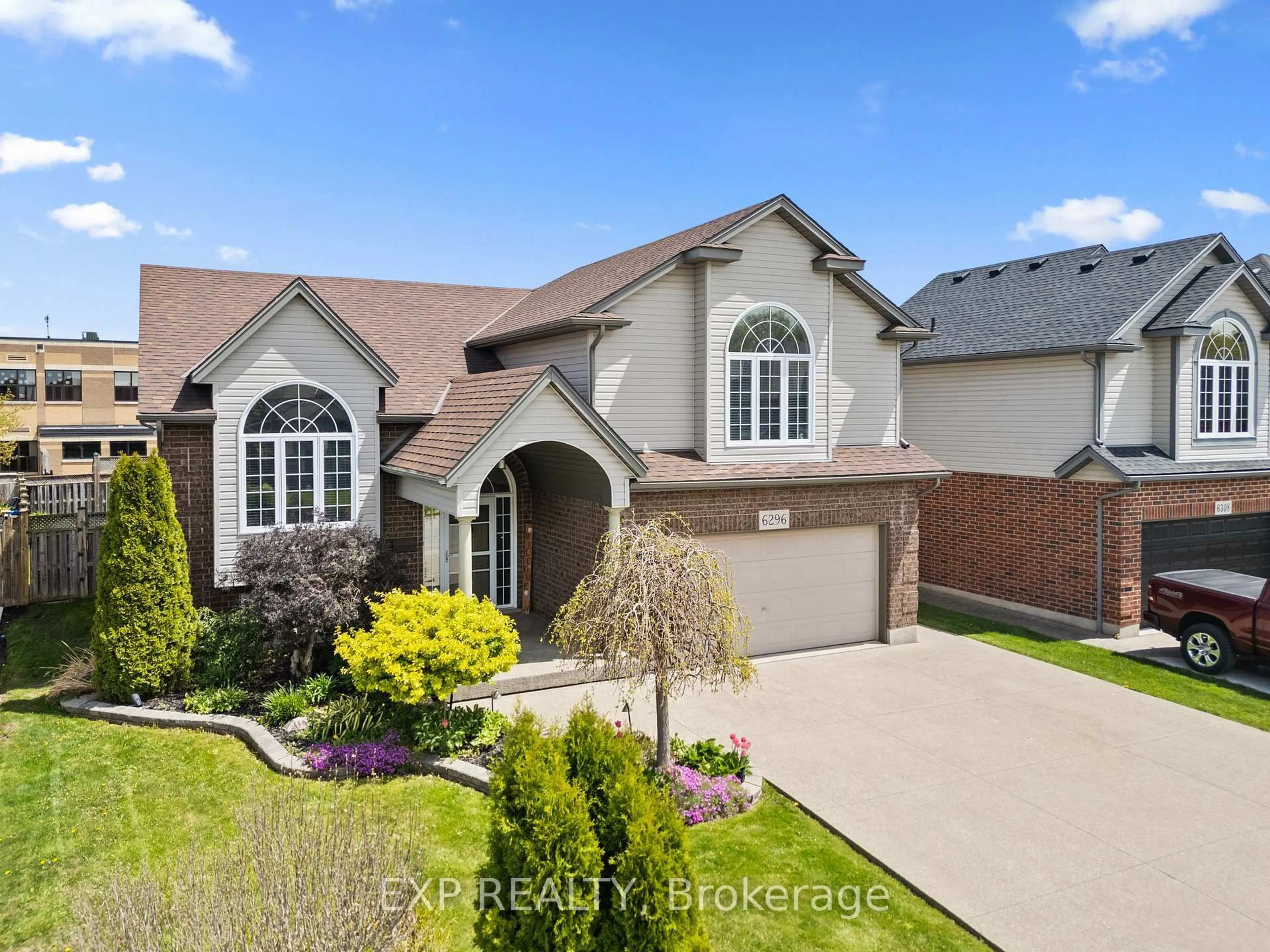A pic from outside/outdoor area/front of a property/back of a property/a pic from drone, water/lake/river/ocean view for 6296 Parkside Rd, Niagara Falls Ontario L2H 0B2