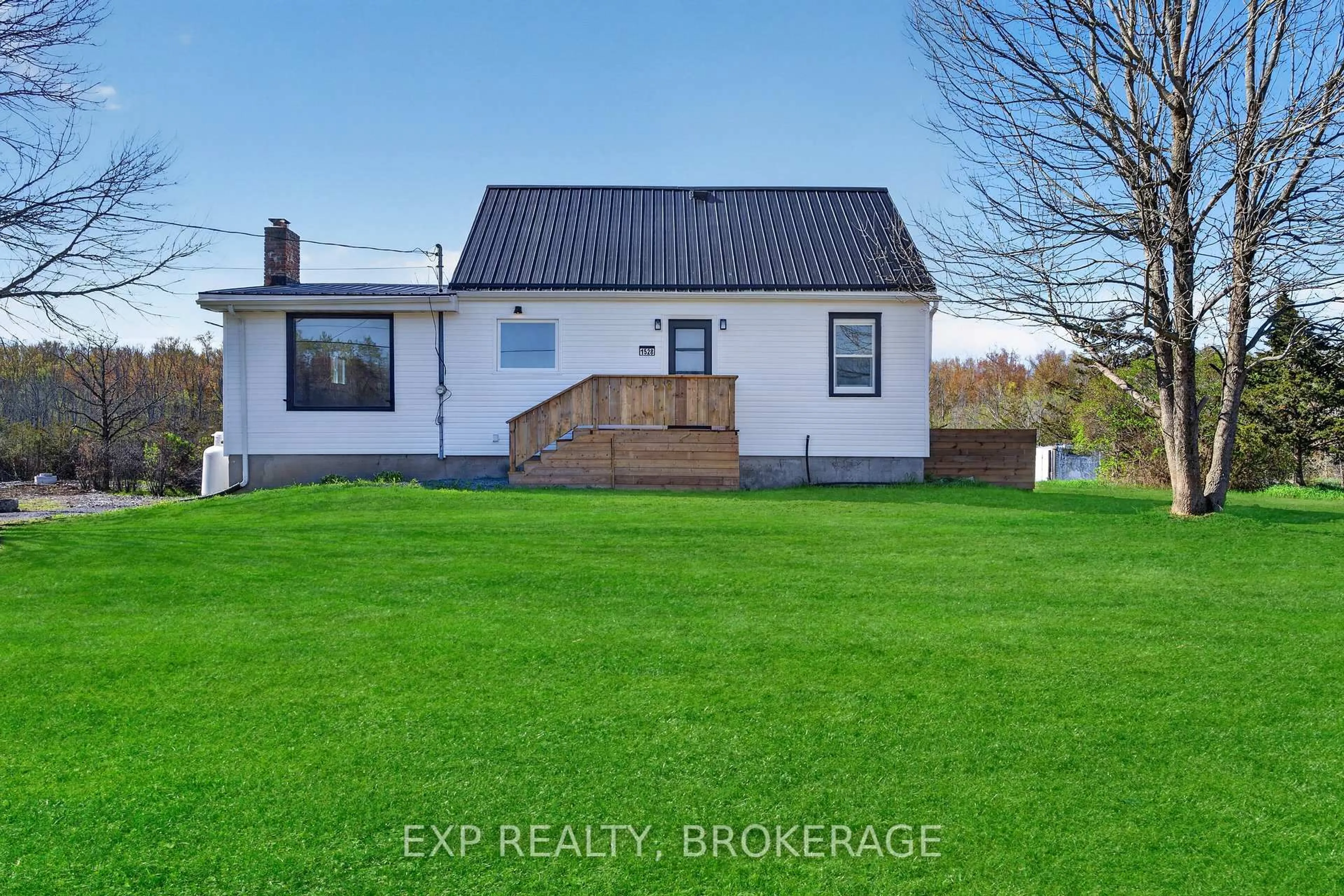 A pic from outside/outdoor area/front of a property/back of a property/a pic from drone, building for 1528 ENRIGHT Rd, Shannonville Ontario K0K 3A0