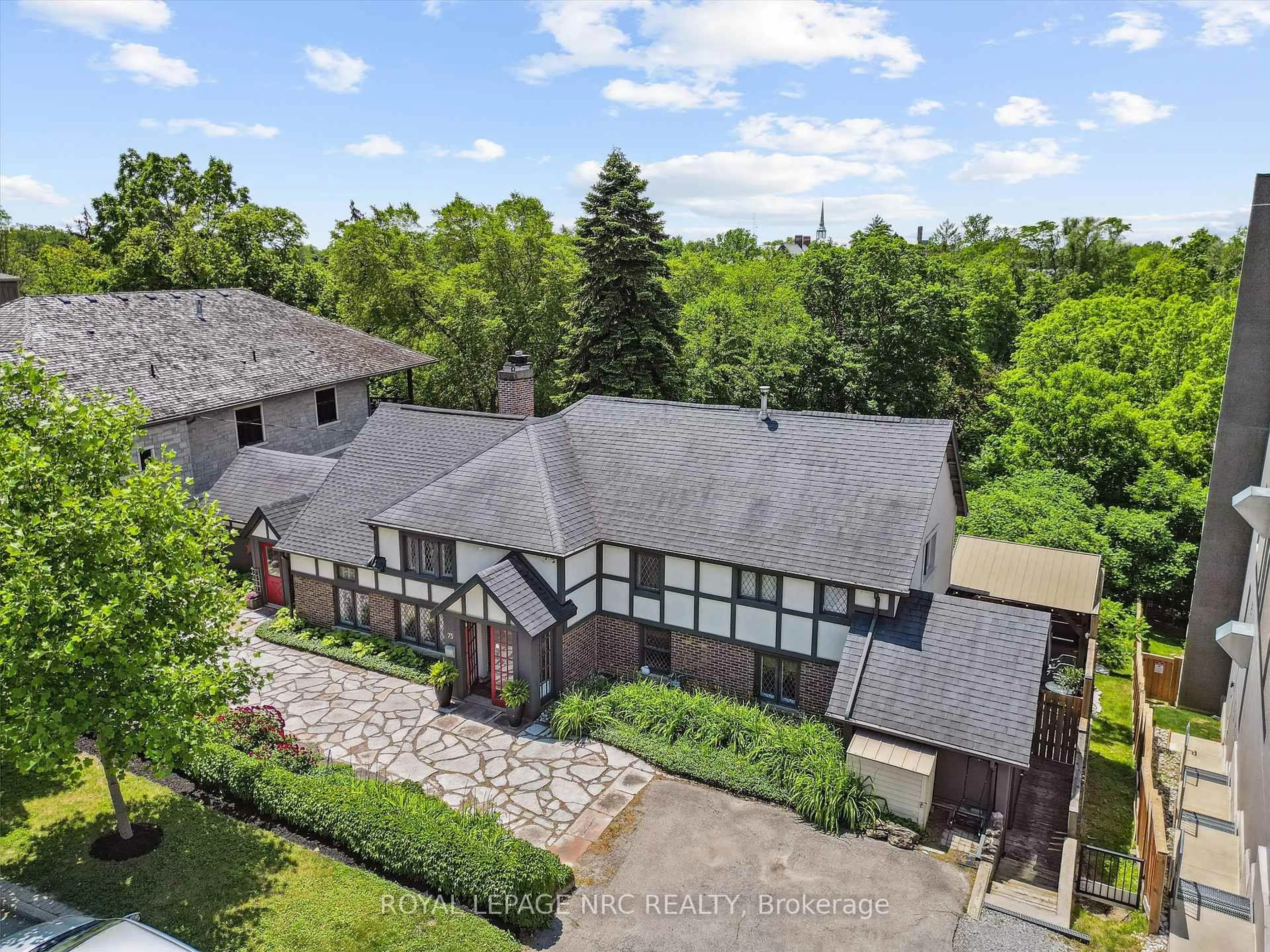 A pic from outside/outdoor area/front of a property/back of a property/a pic from drone, street for 75 Yates St, St. Catharines Ontario L2R 5R7