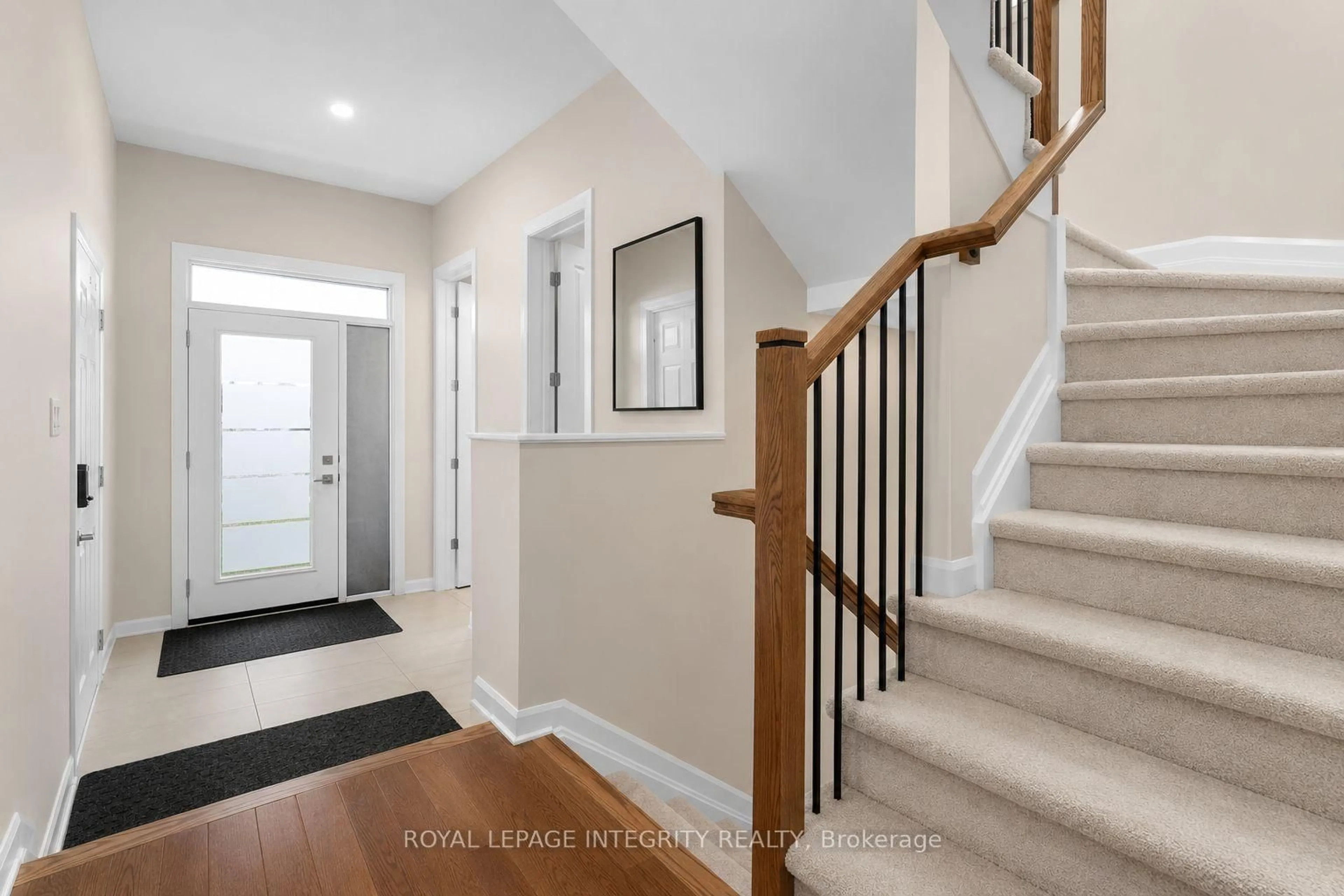Indoor entryway for 142 Shallow Pond Pl, Ottawa Ontario K4A 5N9