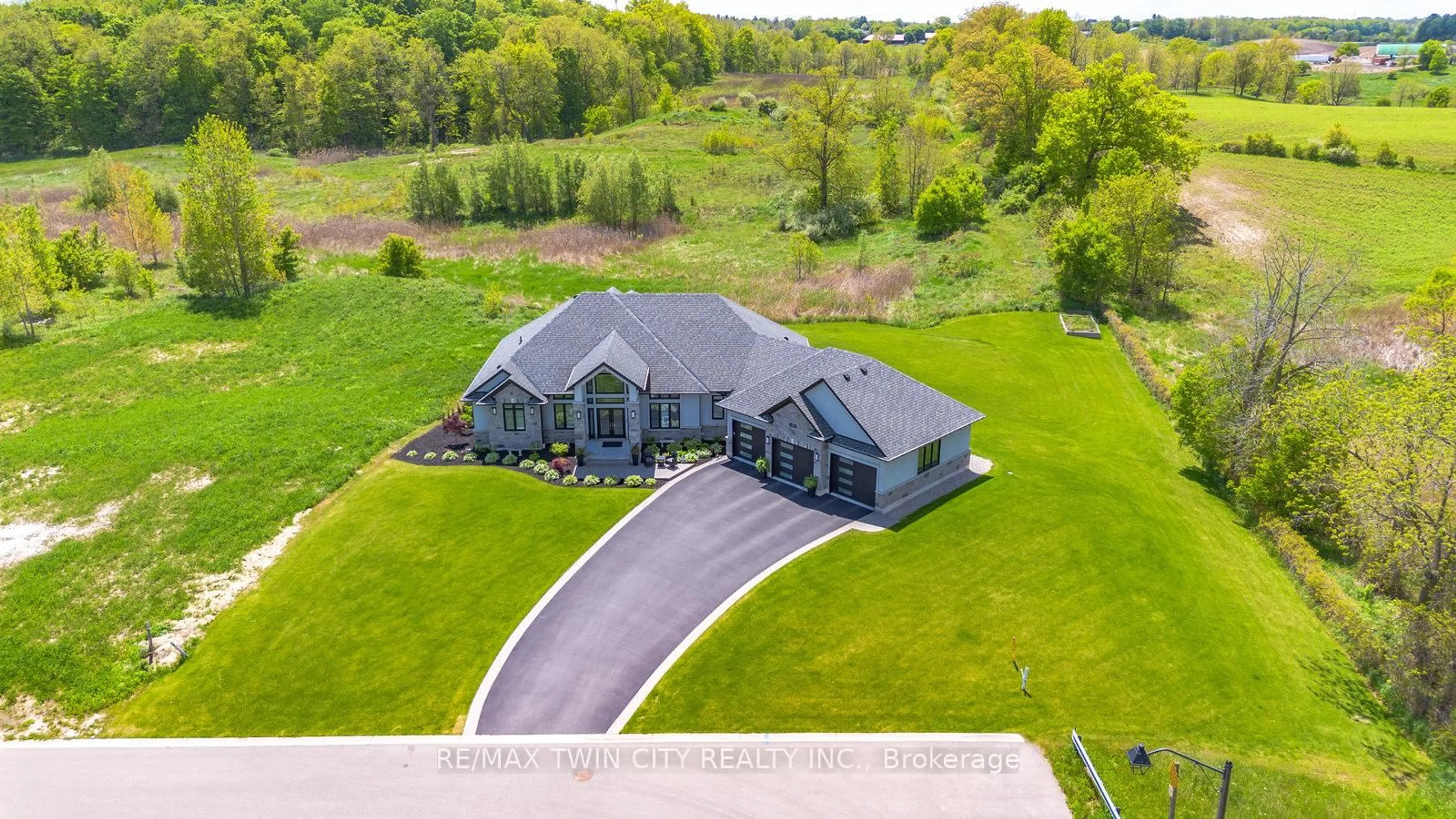 A pic from outside/outdoor area/front of a property/back of a property/a pic from drone, unknown for 41 Ruijs Blvd, Brantford Ontario N3T 0E1