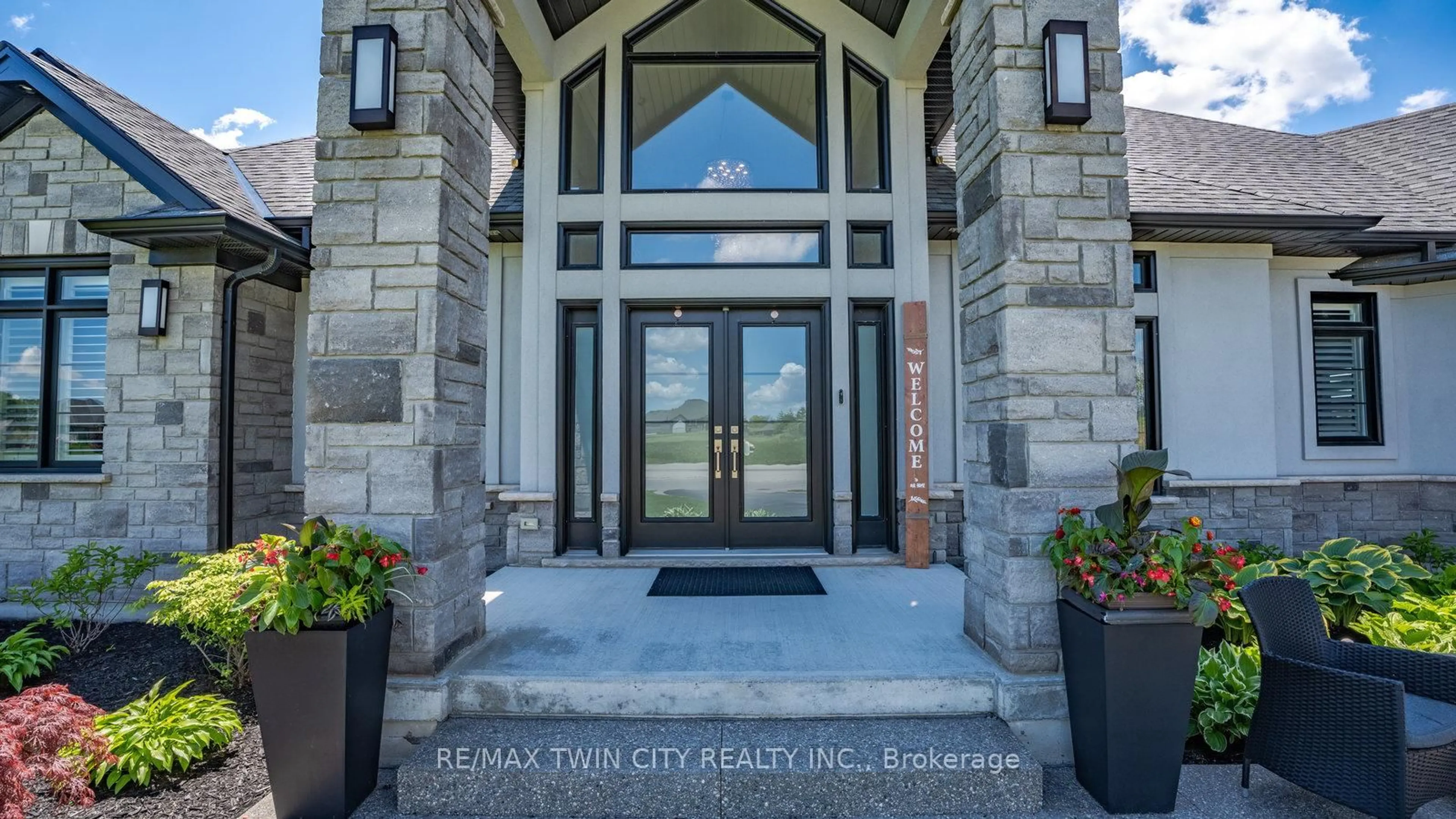 Indoor entryway for 41 Ruijs Blvd, Brantford Ontario N3T 0E1