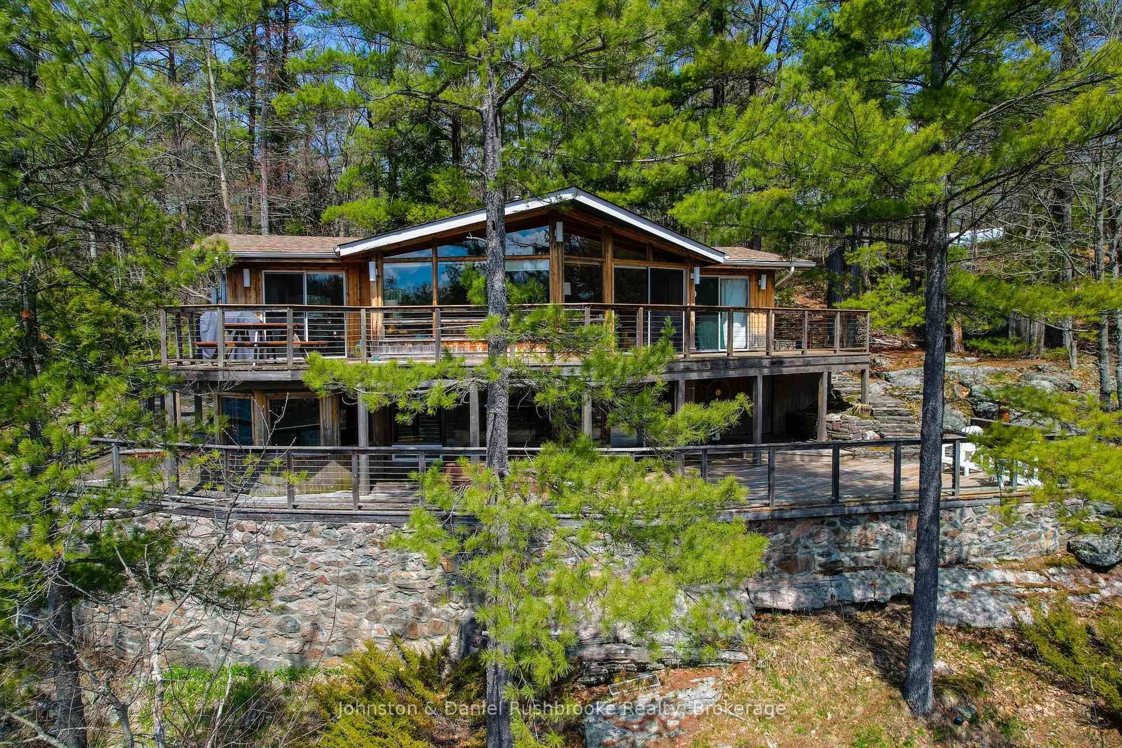 A pic from outside/outdoor area/front of a property/back of a property/a pic from drone, water/lake/river/ocean view for 1052 North Sunset Bay Rd, Gravenhurst Ontario P1P 1R2