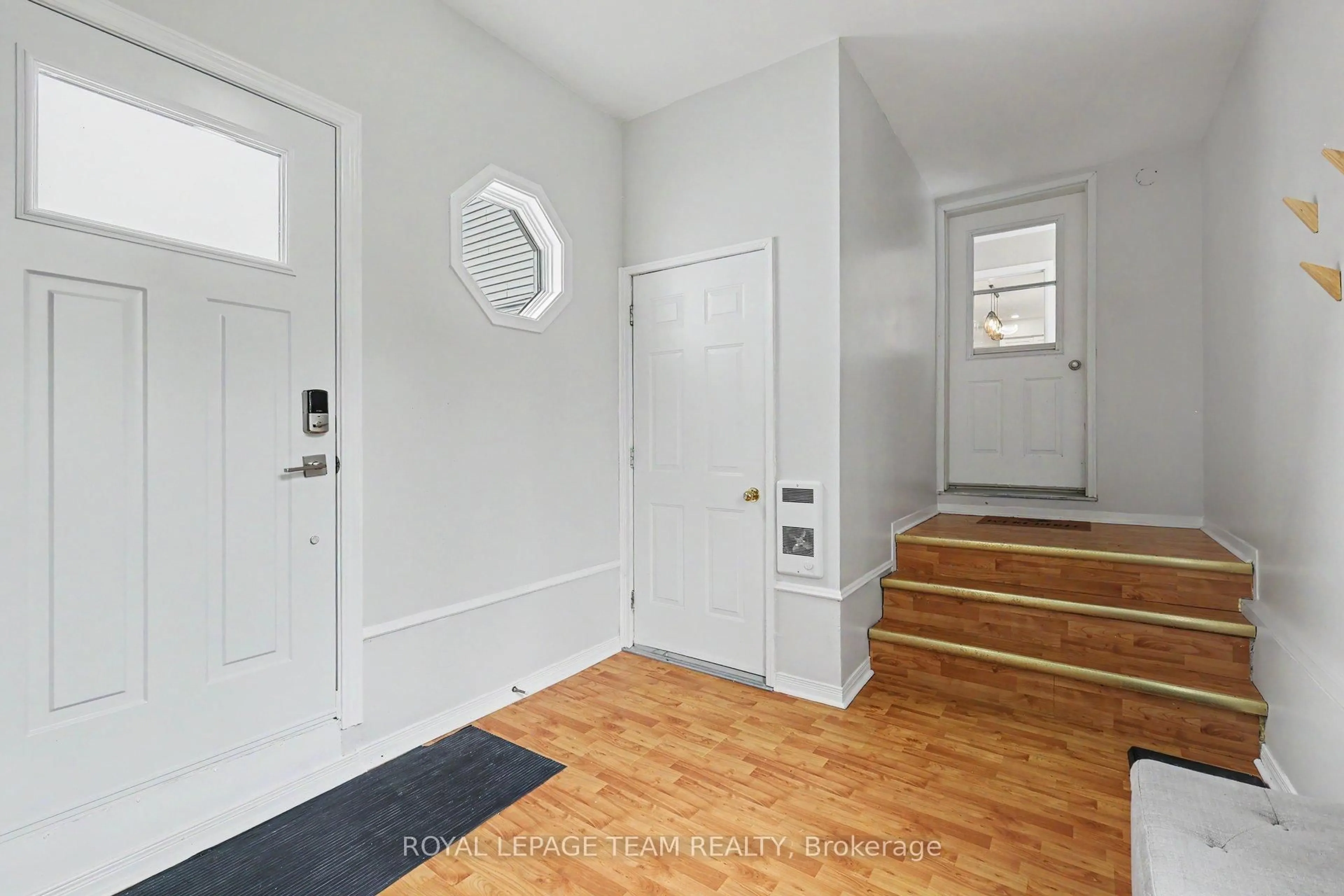 Indoor entryway for 8471 Marionville Rd, Winchester Ontario K0C 2K0