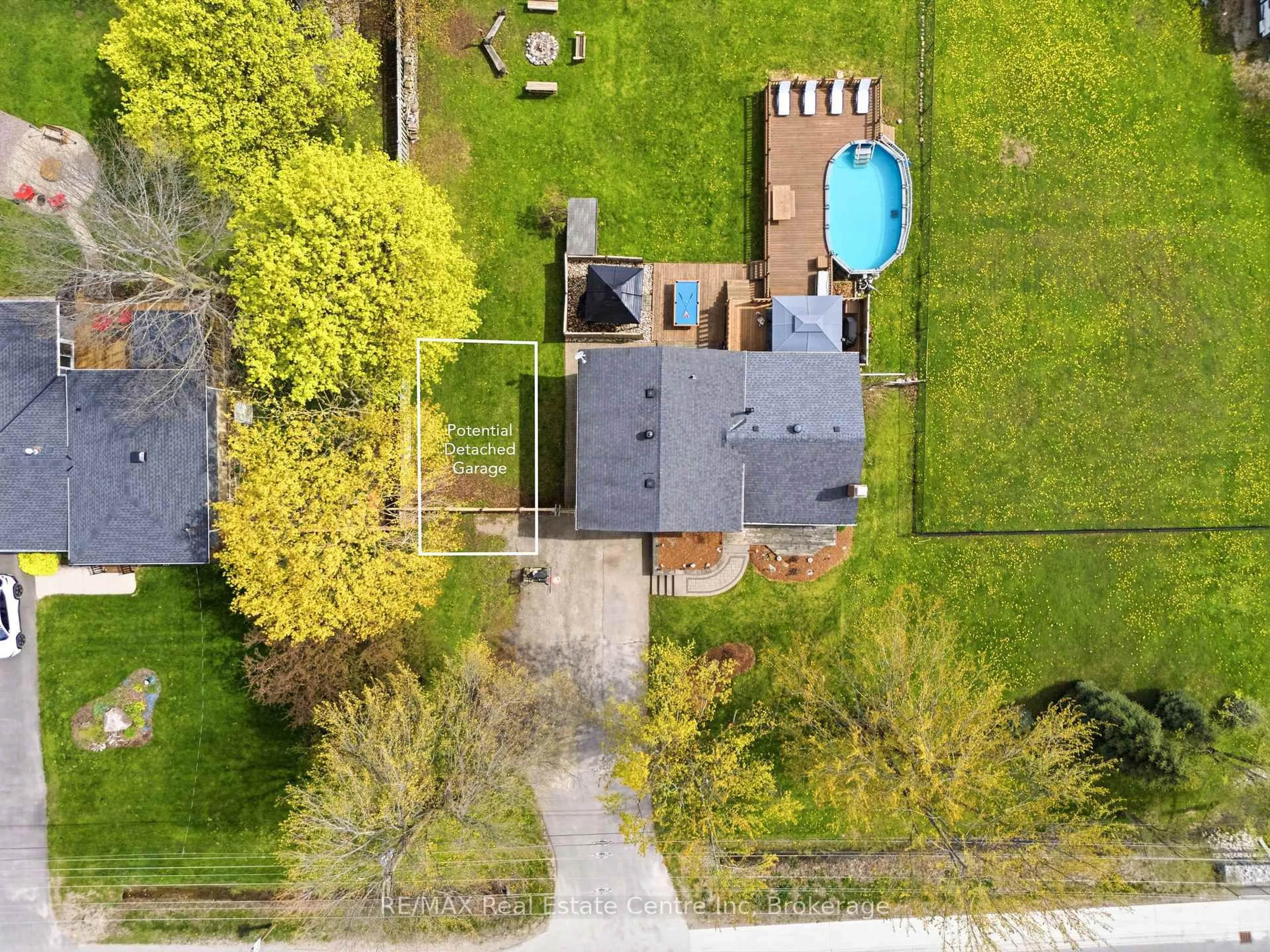 A pic from outside/outdoor area/front of a property/back of a property/a pic from drone, street for 160 Wellington Road 7, Centre Wellington Ontario N0B 1S0