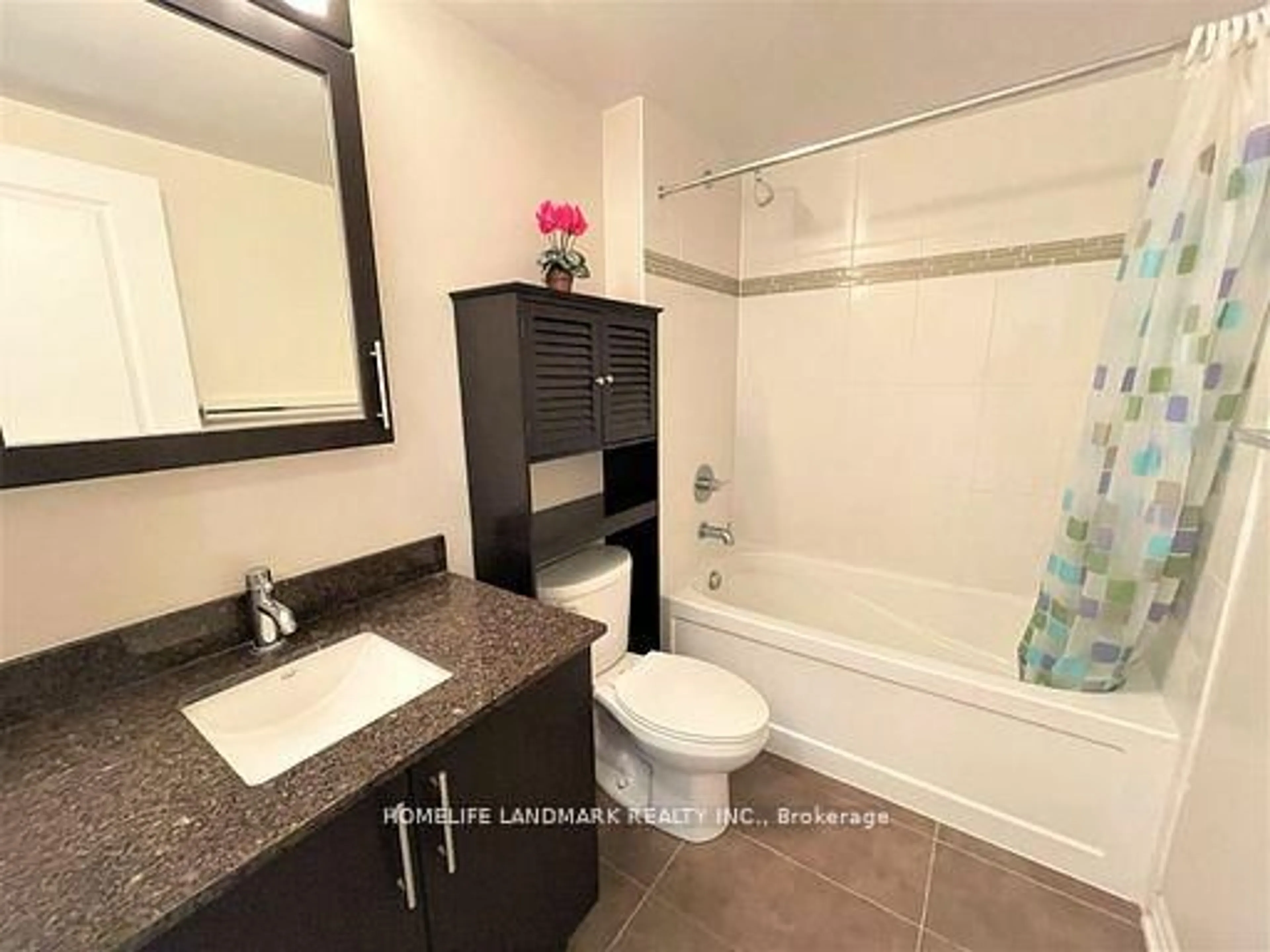 Standard bathroom, ceramic/tile floor for 195 Besserer St #1908, Ottawa Ontario K1N 0B6