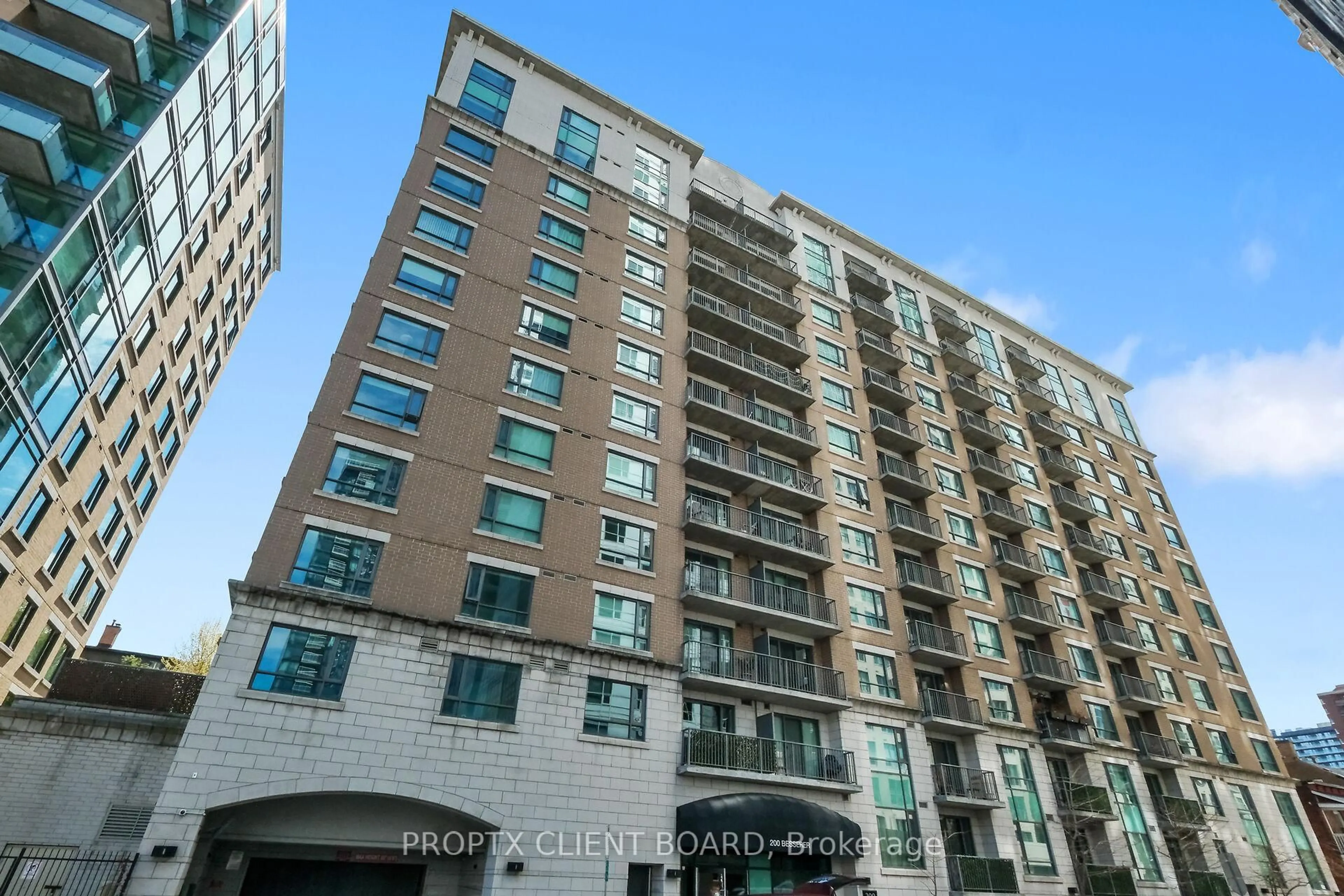 A pic from outside/outdoor area/front of a property/back of a property/a pic from drone, city buildings view from balcony for 200 BESSERER St #512, Ottawa Ontario K1N 0A7