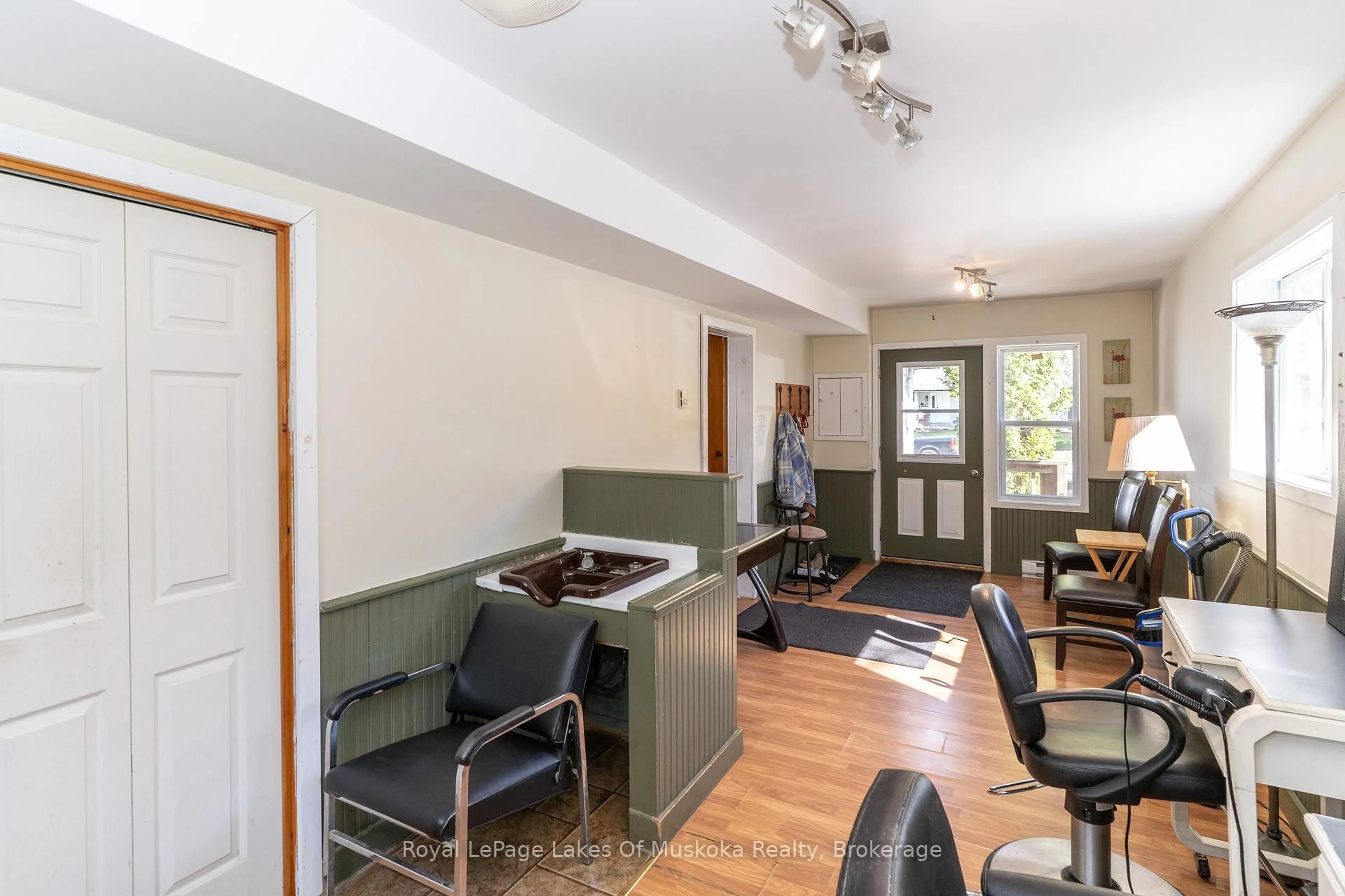 Unknown for 555 Wagner St, Gravenhurst Ontario P1P 1E1