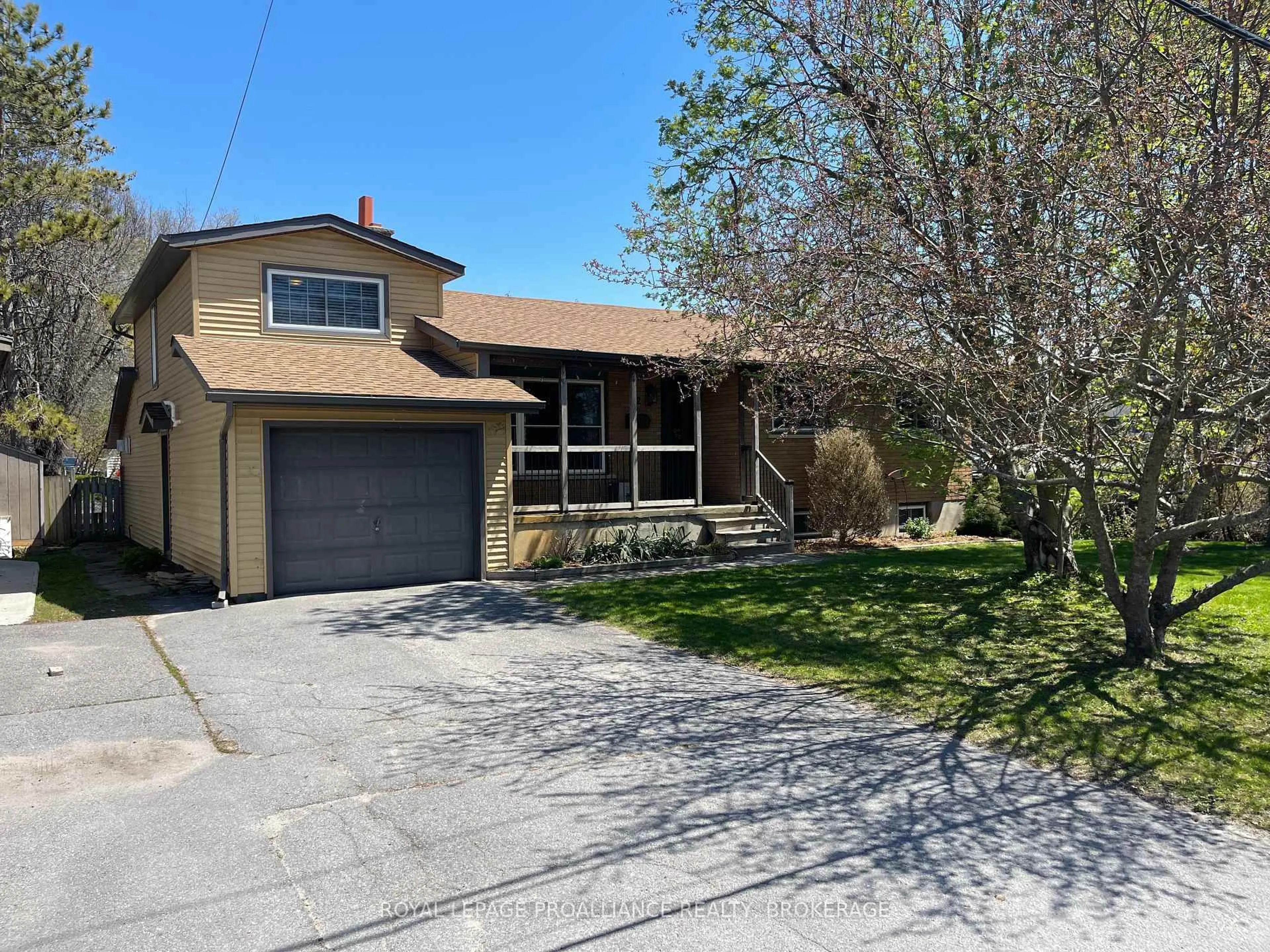 A pic from outside/outdoor area/front of a property/back of a property/a pic from drone, street for 62 Montgomery Blvd, Kingston Ontario K7M 3N6