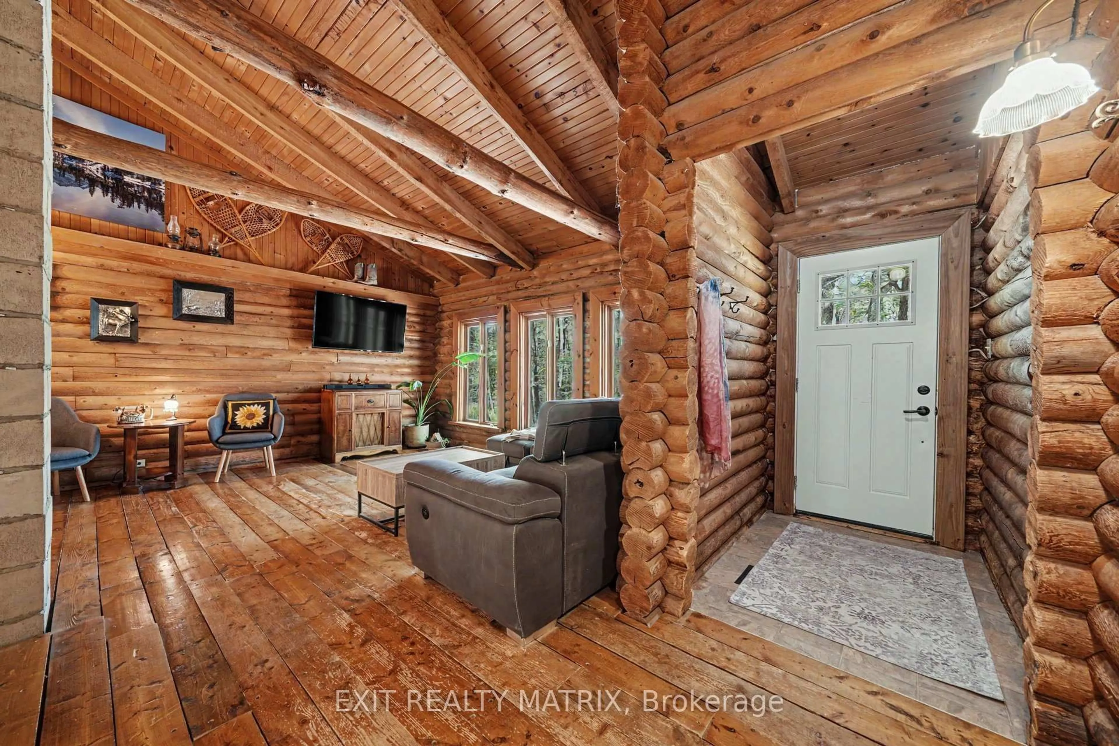 Indoor entryway for 5749 Skakum Rd, Augusta Ontario K0E 1T0