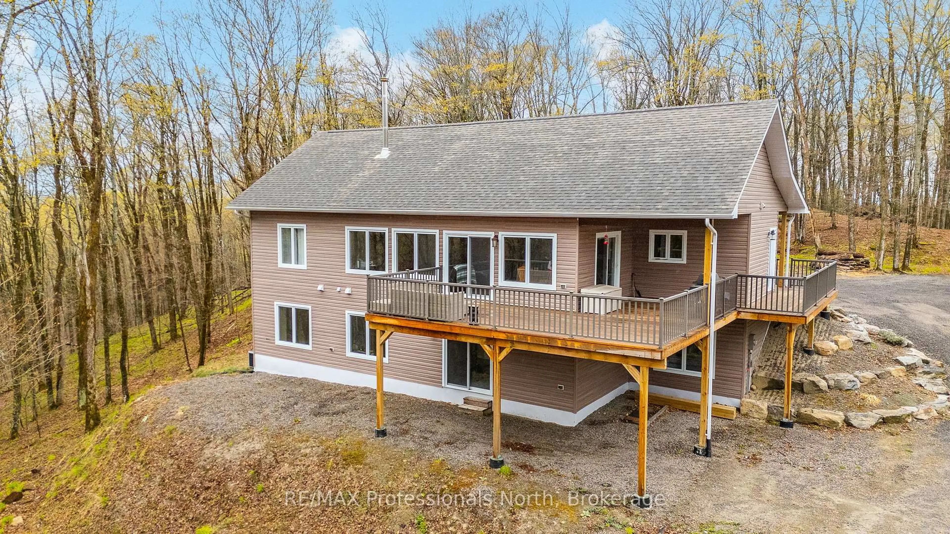 A pic from outside/outdoor area/front of a property/back of a property/a pic from drone, unknown for 253 Ridgeview Rd, Dysart et al Ontario K0M 1S0
