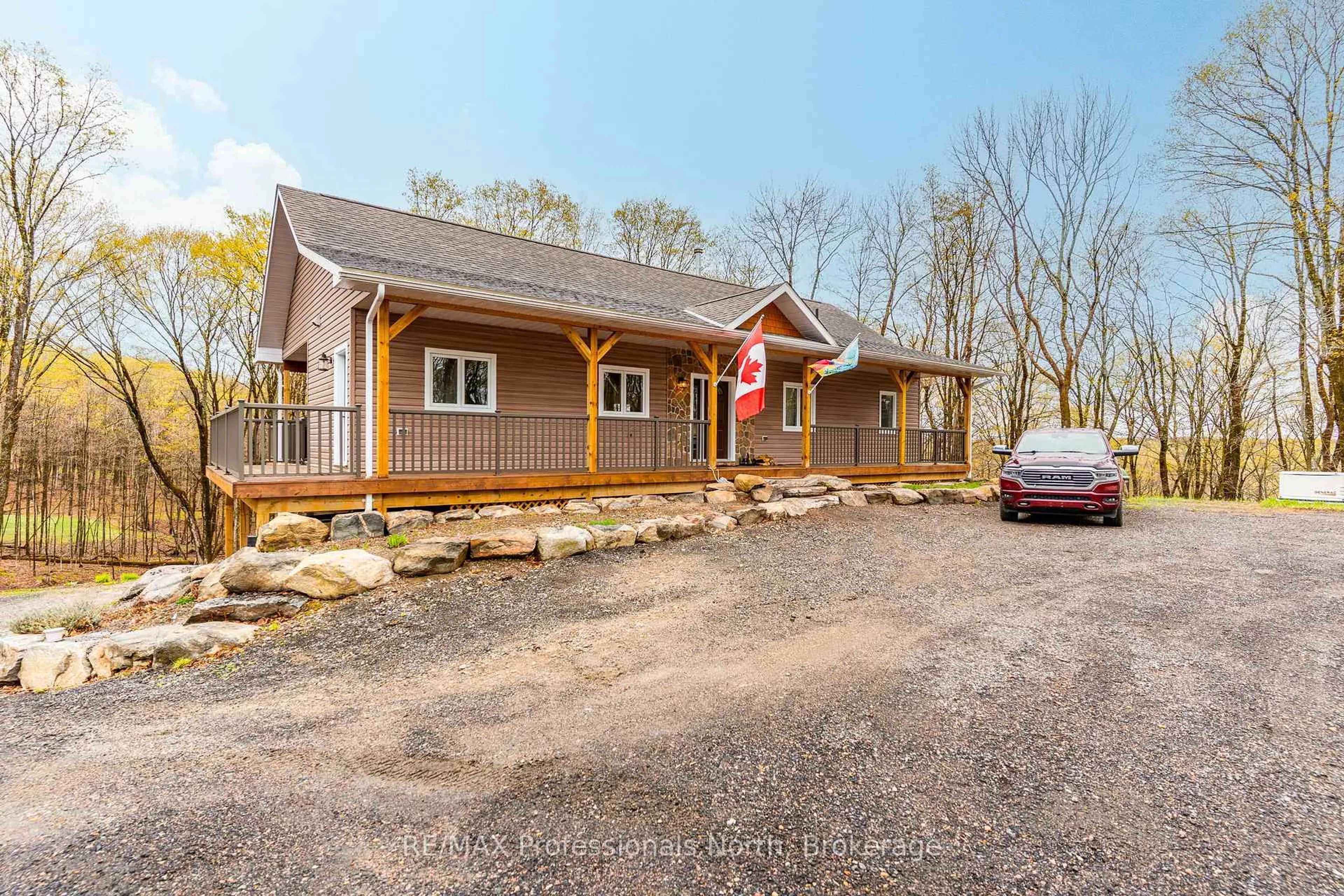 Home with vinyl exterior material, street for 253 Ridgeview Rd, Dysart et al Ontario K0M 1S0