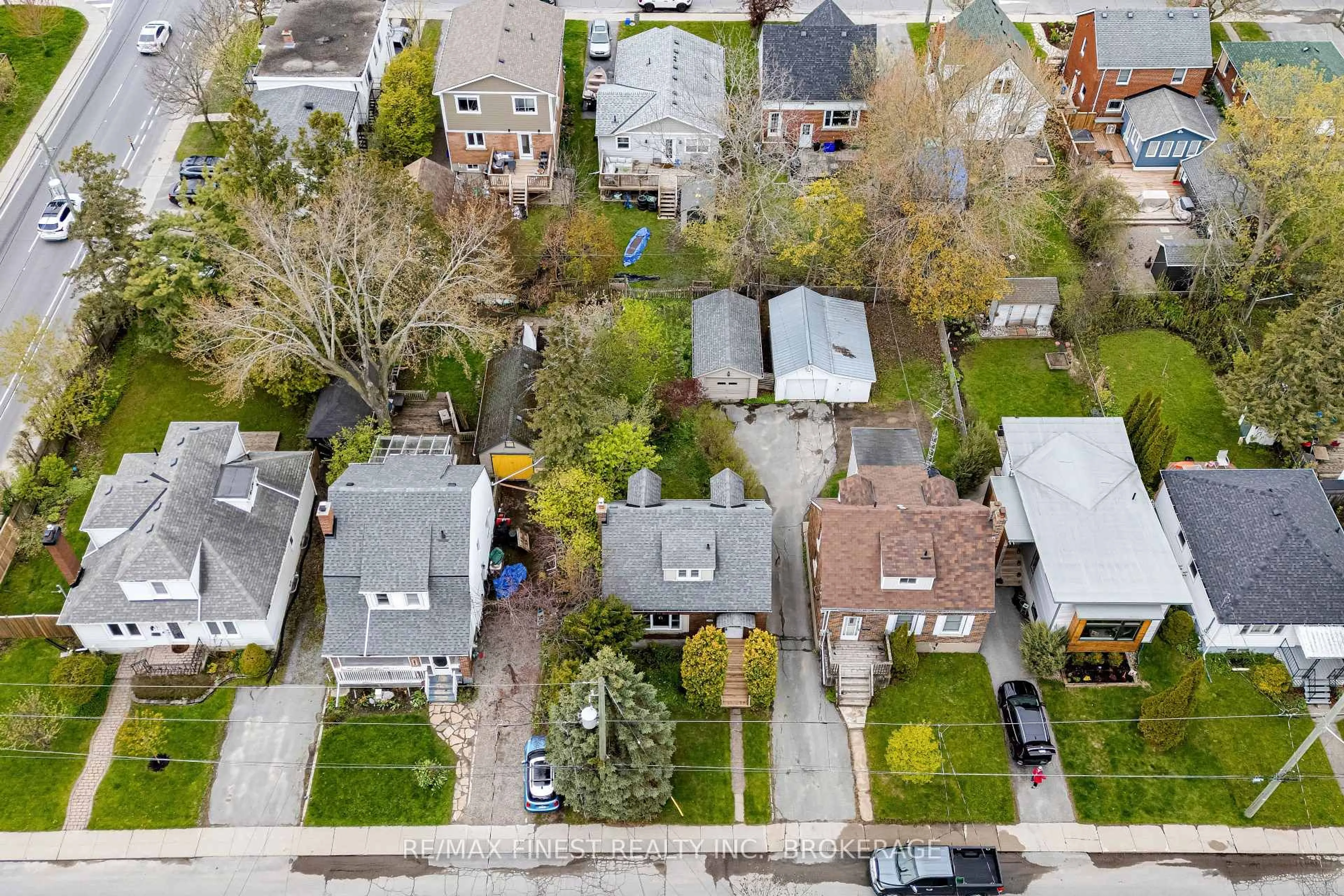 A pic from outside/outdoor area/front of a property/back of a property/a pic from drone, street for 298 College St, Kingston Ontario K7L 4M4