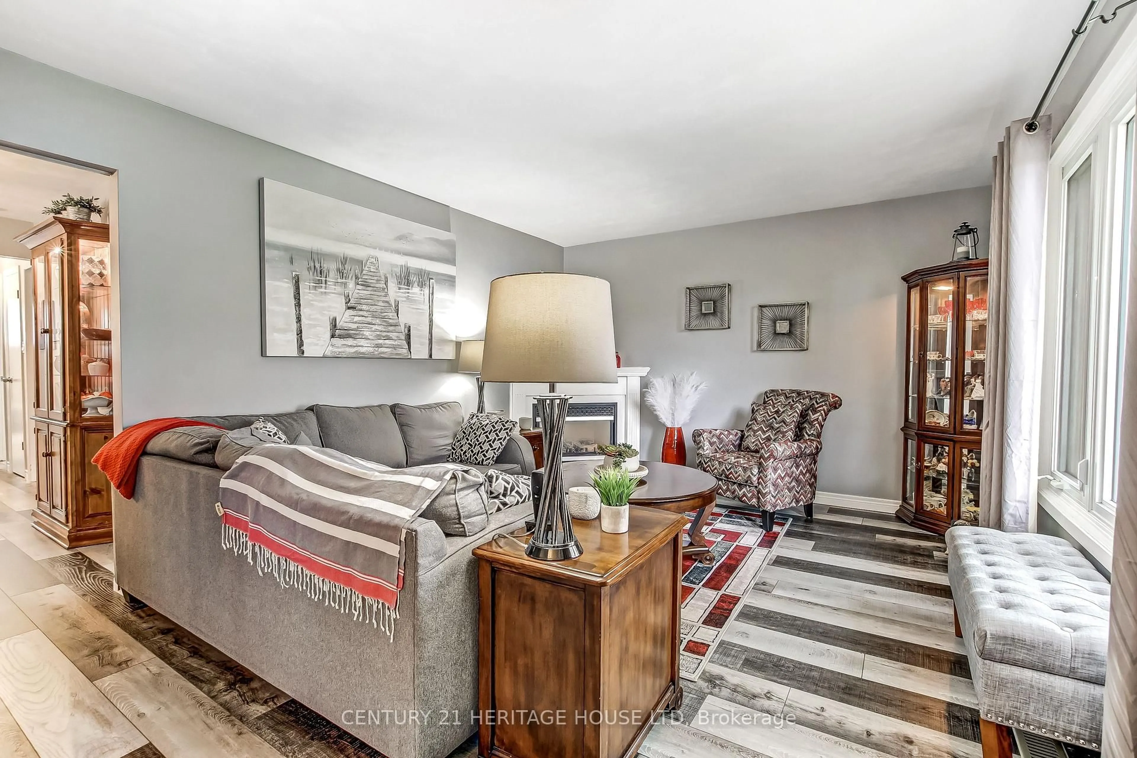 Living room with furniture, unknown for 2 David Dr, St. Thomas Ontario N5R 5L3