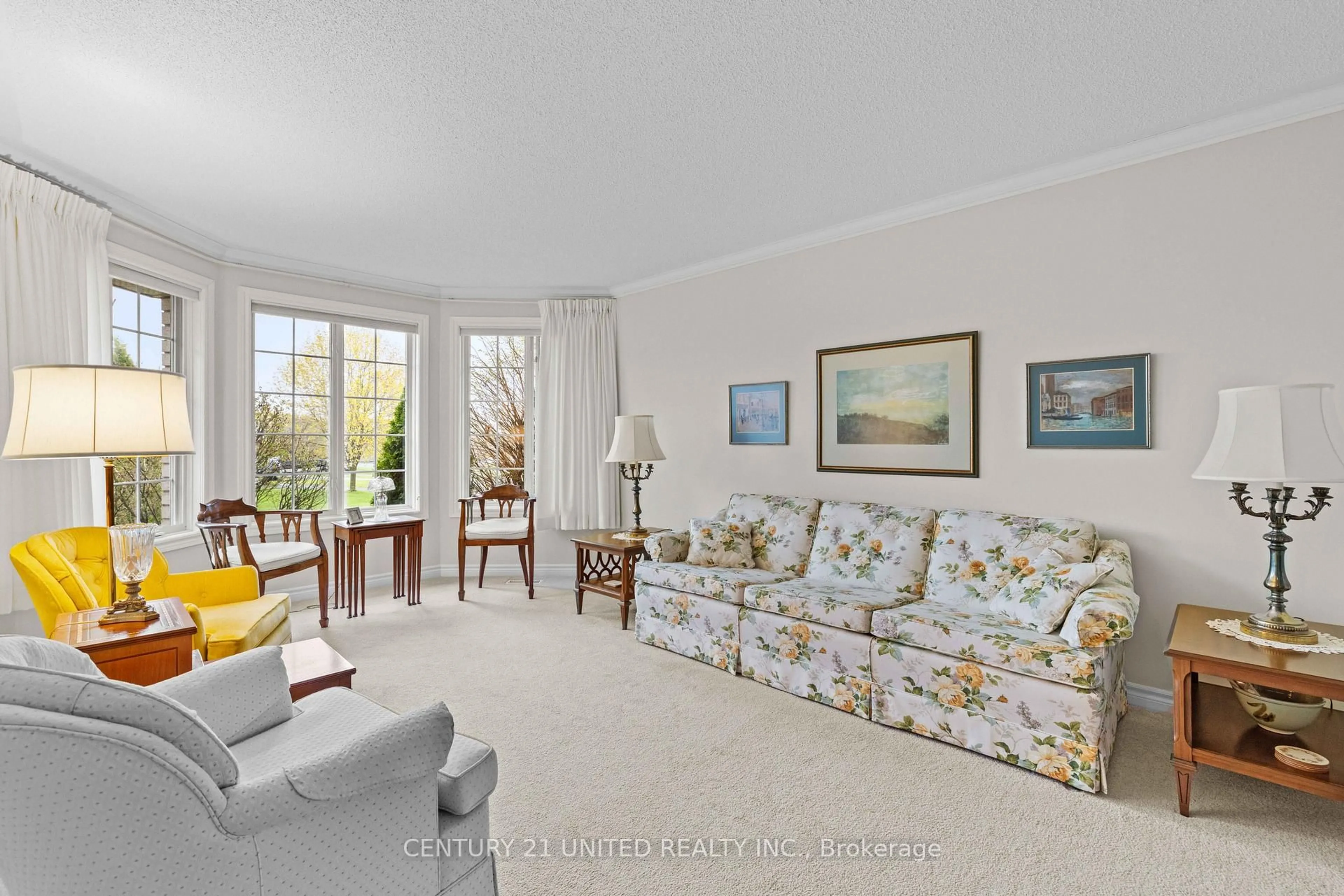 Living room with furniture, unknown for 2903 Jennifer Dr, Peterborough Ontario K9L 1Z5