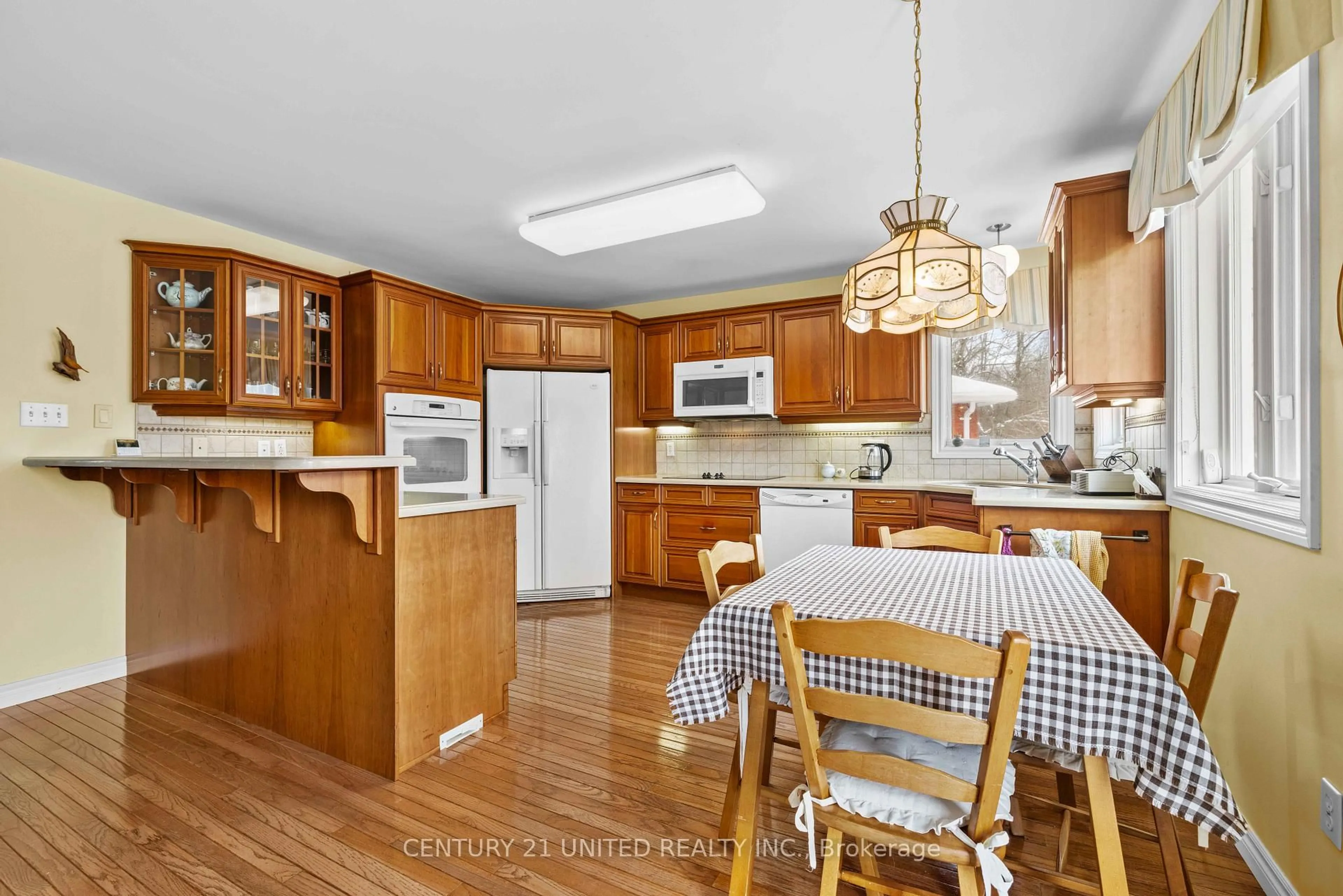 Open concept kitchen, unknown for 2903 Jennifer Dr, Peterborough Ontario K9L 1Z5