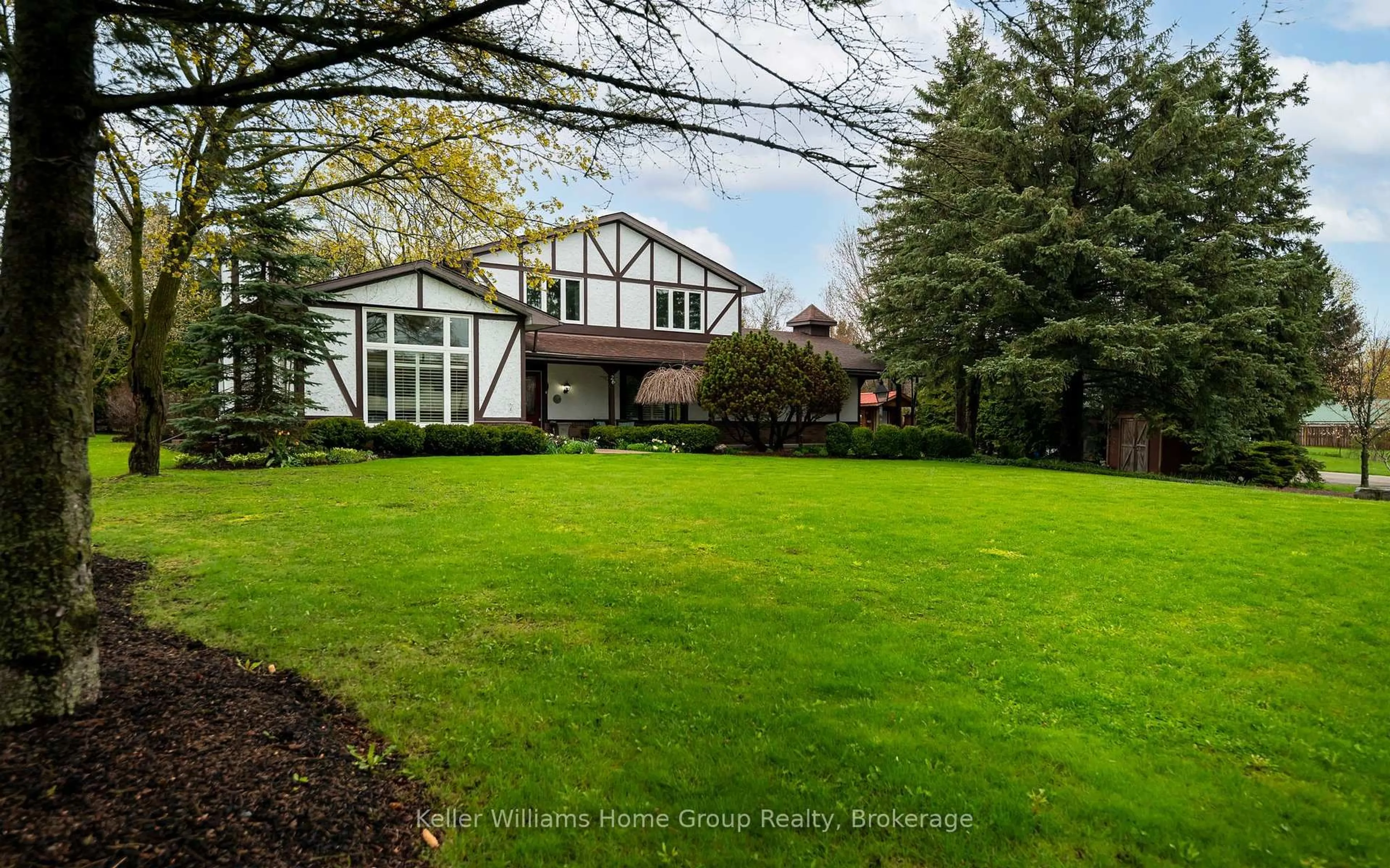 A pic from outside/outdoor area/front of a property/back of a property/a pic from drone, unknown for 26 Orangeville St, Erin Ontario N0B 1Z0