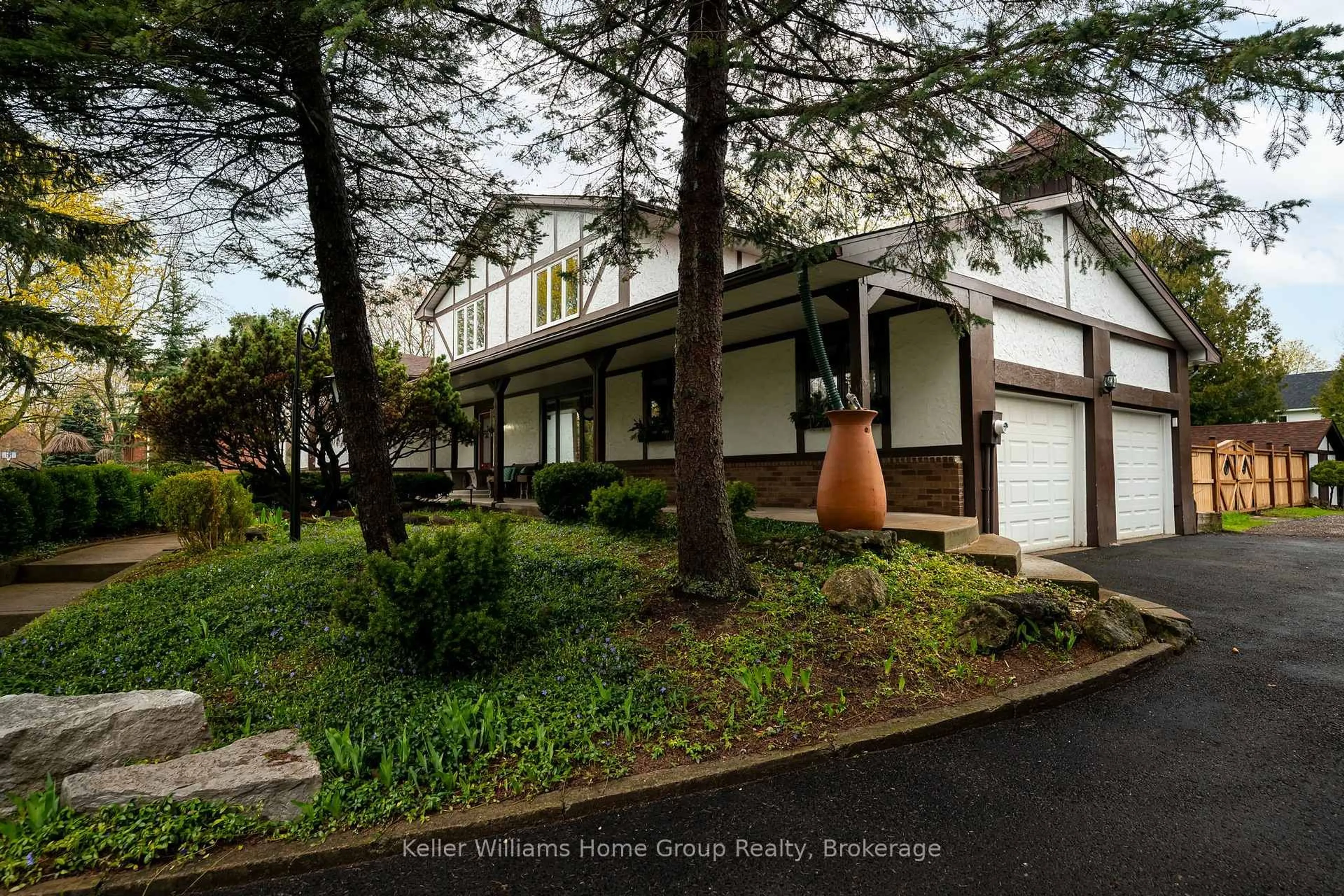 Home with vinyl exterior material, street for 26 Orangeville St, Erin Ontario N0B 1Z0