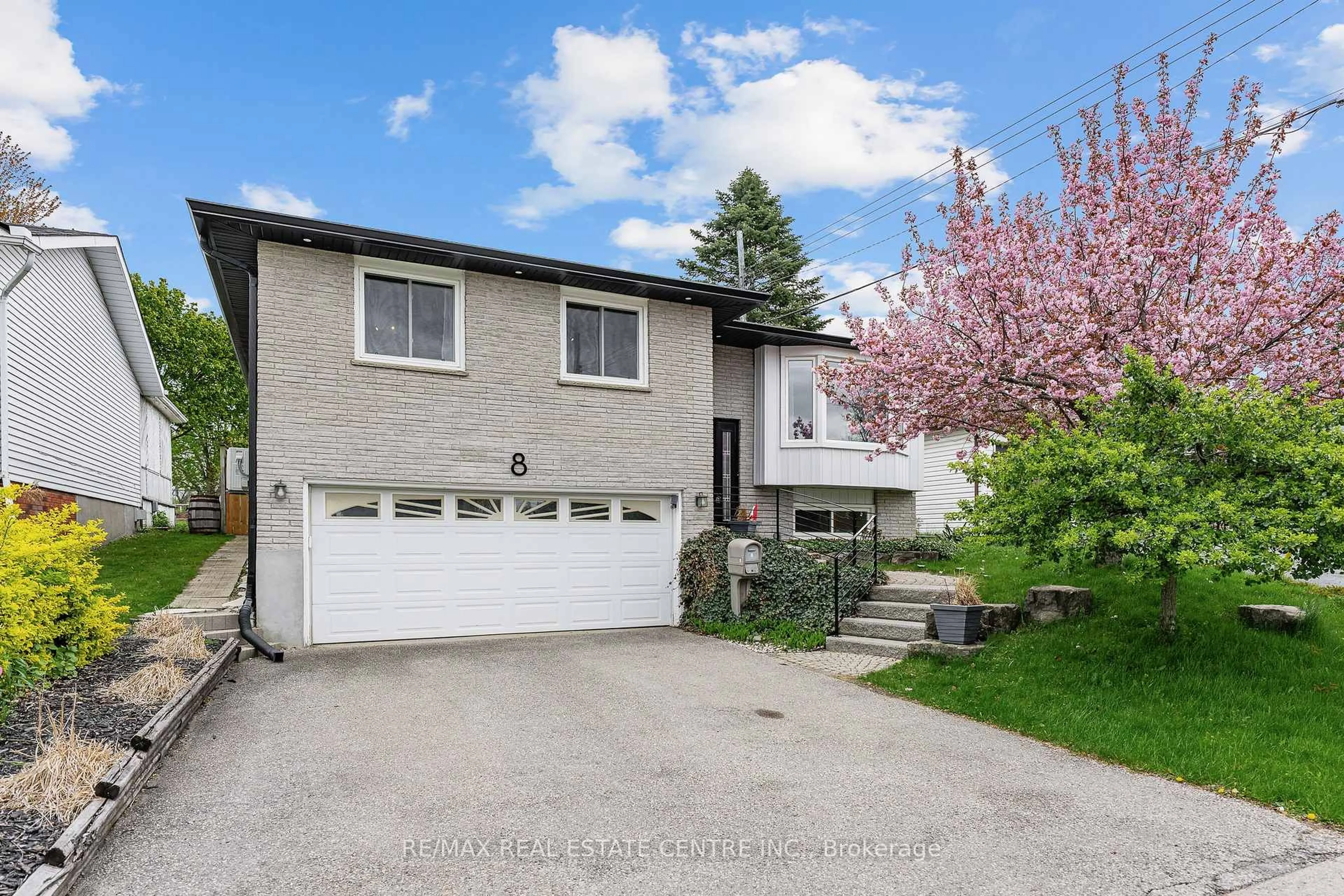 A pic from outside/outdoor area/front of a property/back of a property/a pic from drone, street for 8 Esther Ave, Cambridge Ontario N1S 4L6