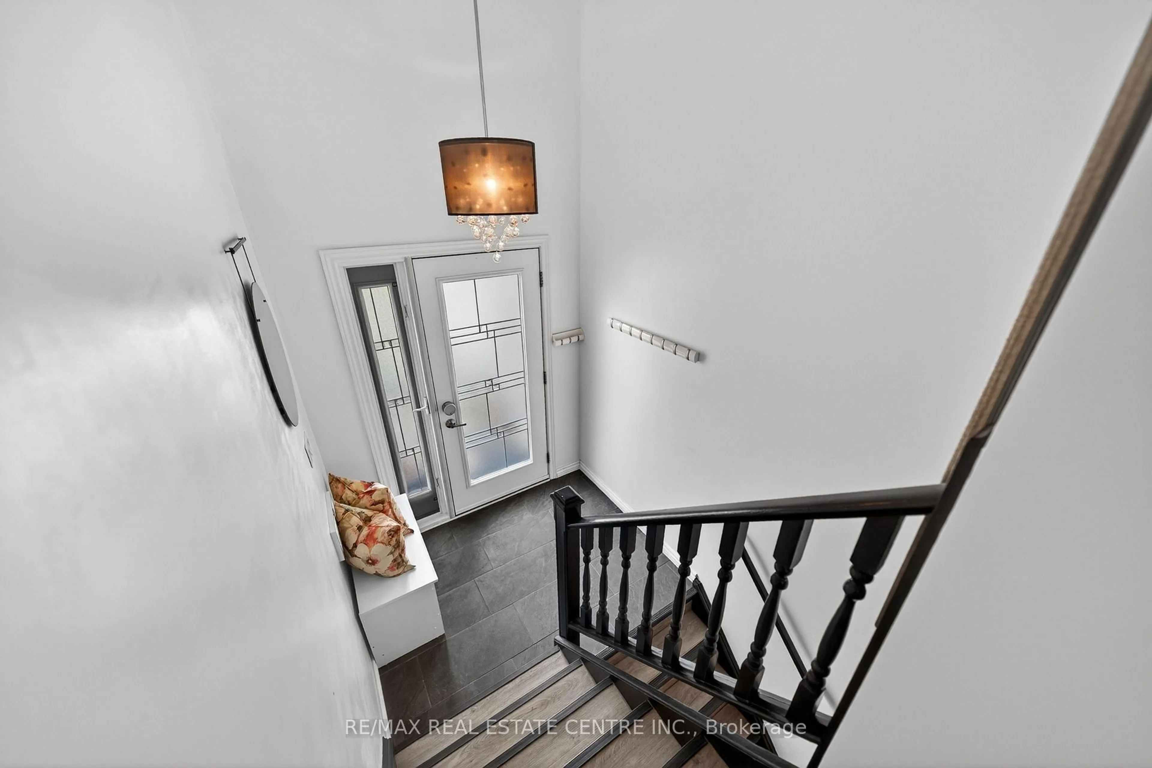 Indoor foyer for 8 Esther Ave, Cambridge Ontario N1S 4L6