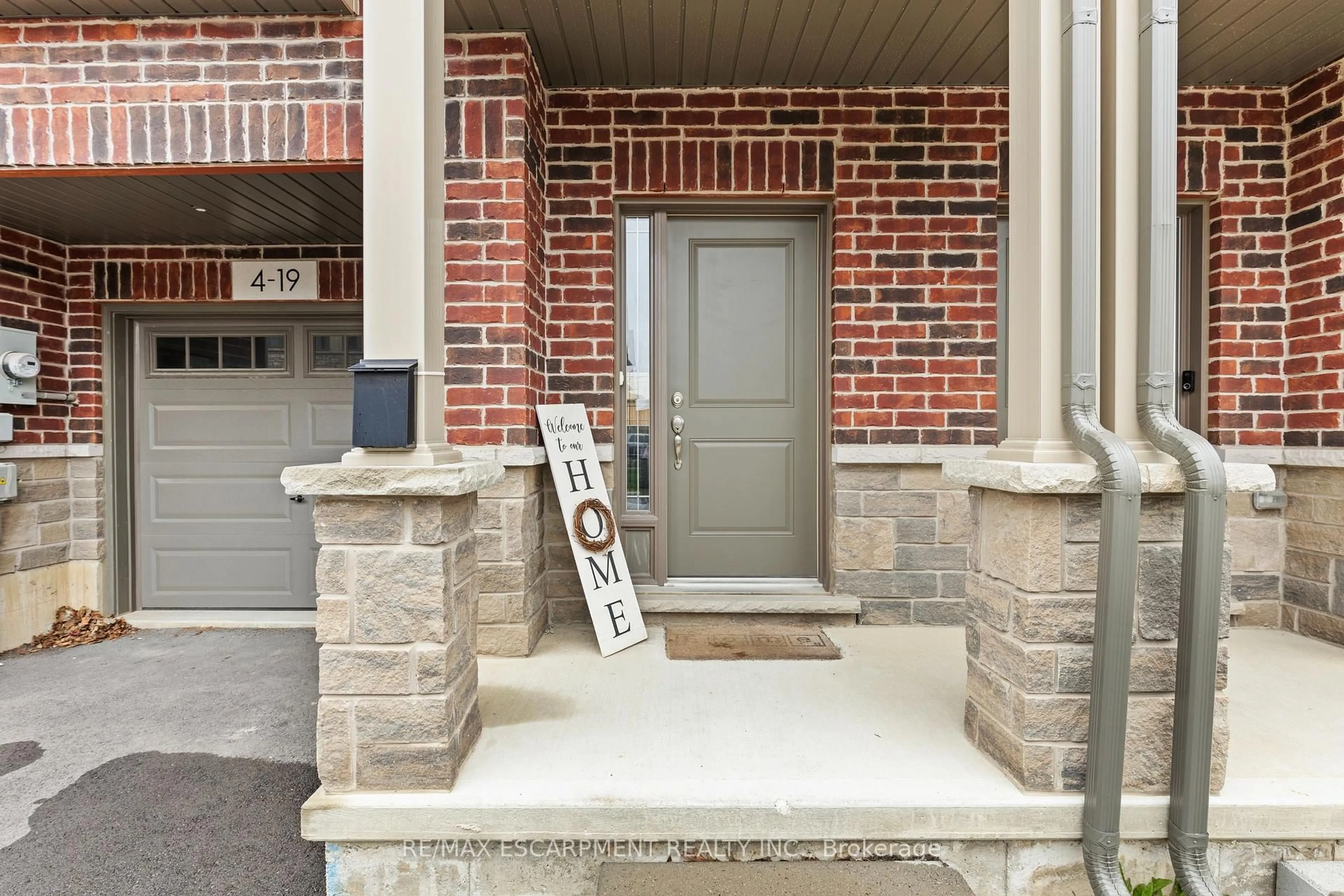 Unknown for 19 PICARDY Dr #4, Hamilton Ontario L8J 0M7