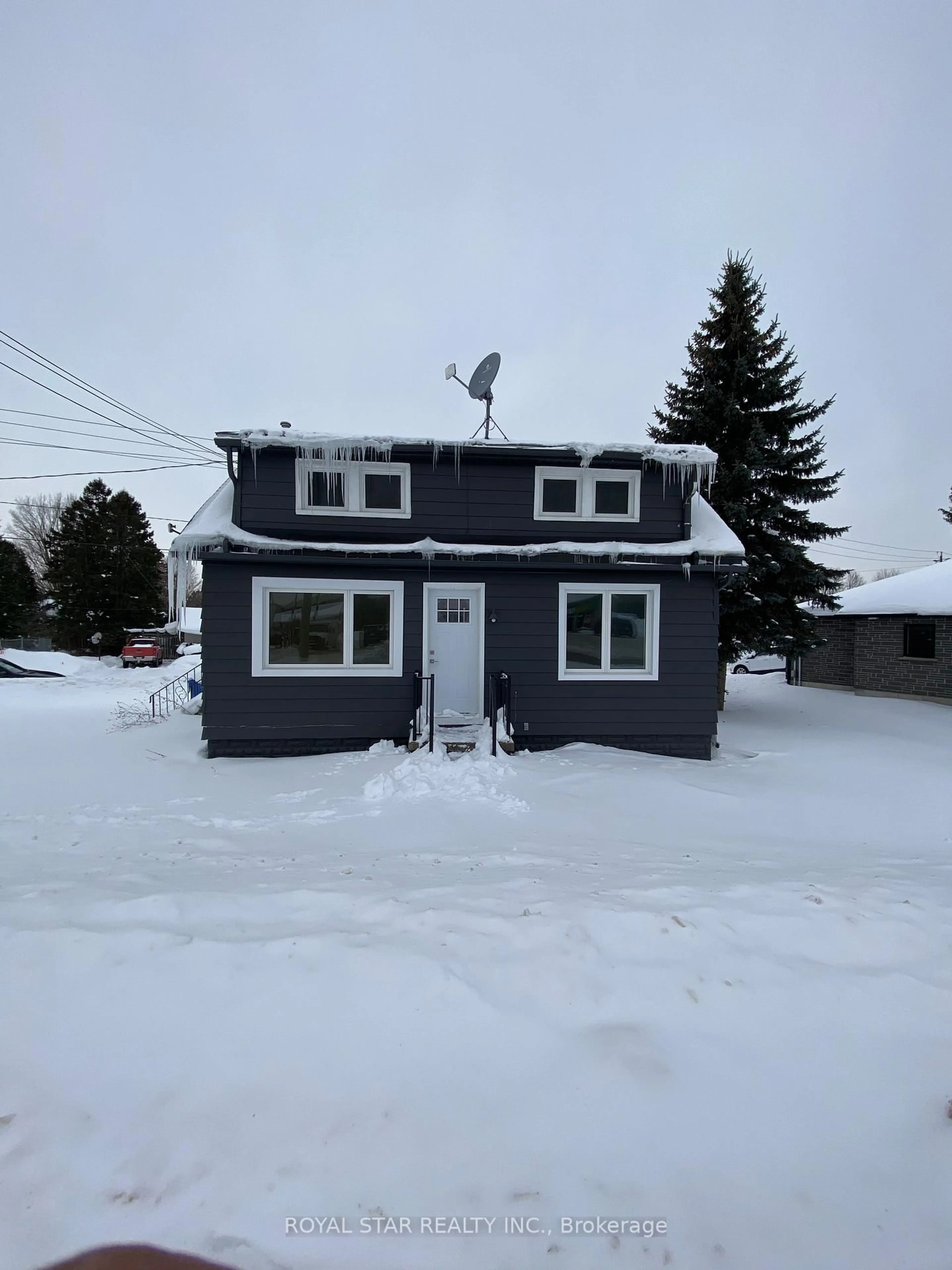 Home with vinyl exterior material, street for 582 Garafraxa St, West Grey Ontario N0G 1R0