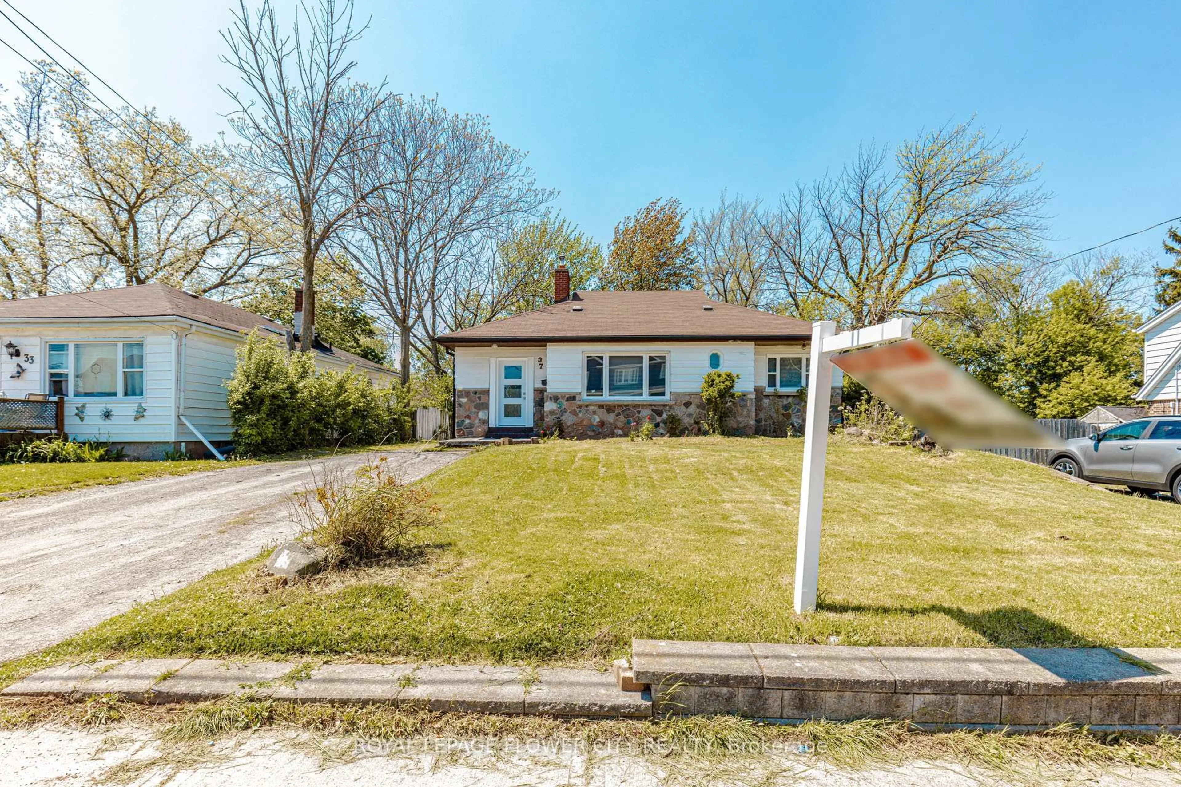 Unknown for 37 Warwick Rd, Hamilton Ontario L8E 1Y5