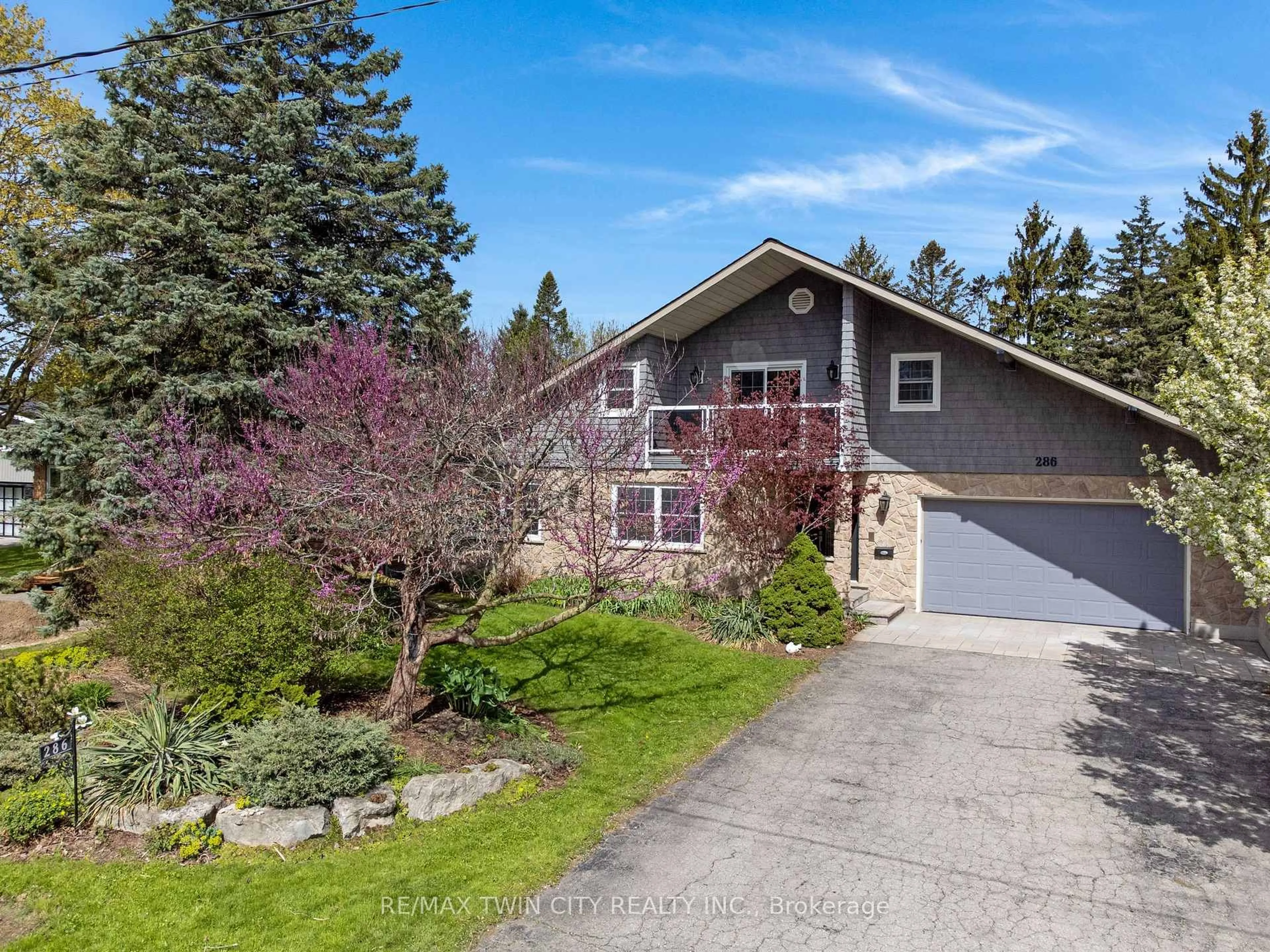 A pic from outside/outdoor area/front of a property/back of a property/a pic from drone, street for 286 Normandy Ave, Waterloo Ontario N2K 1X7