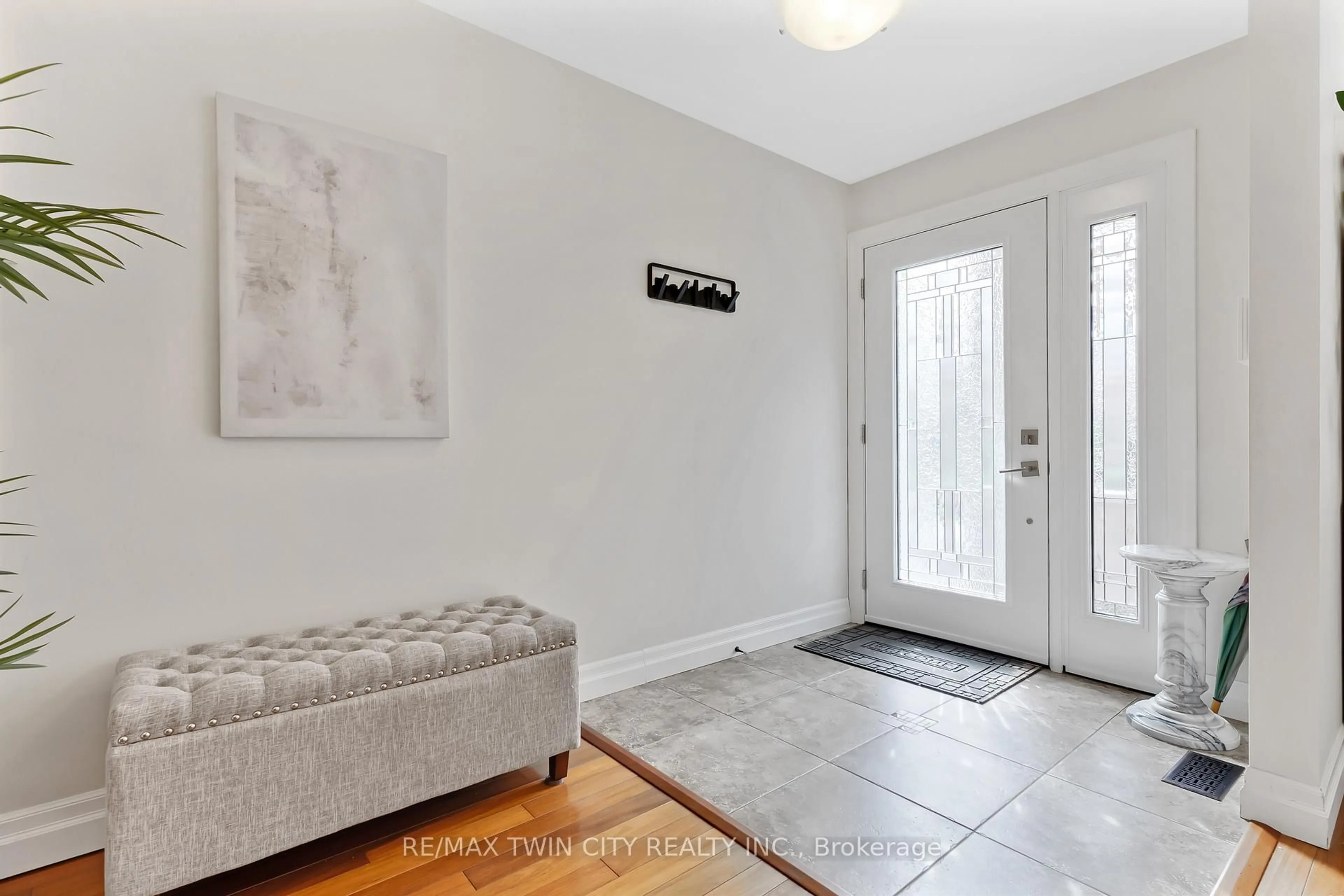 Indoor entryway for 286 Normandy Ave, Waterloo Ontario N2K 1X7