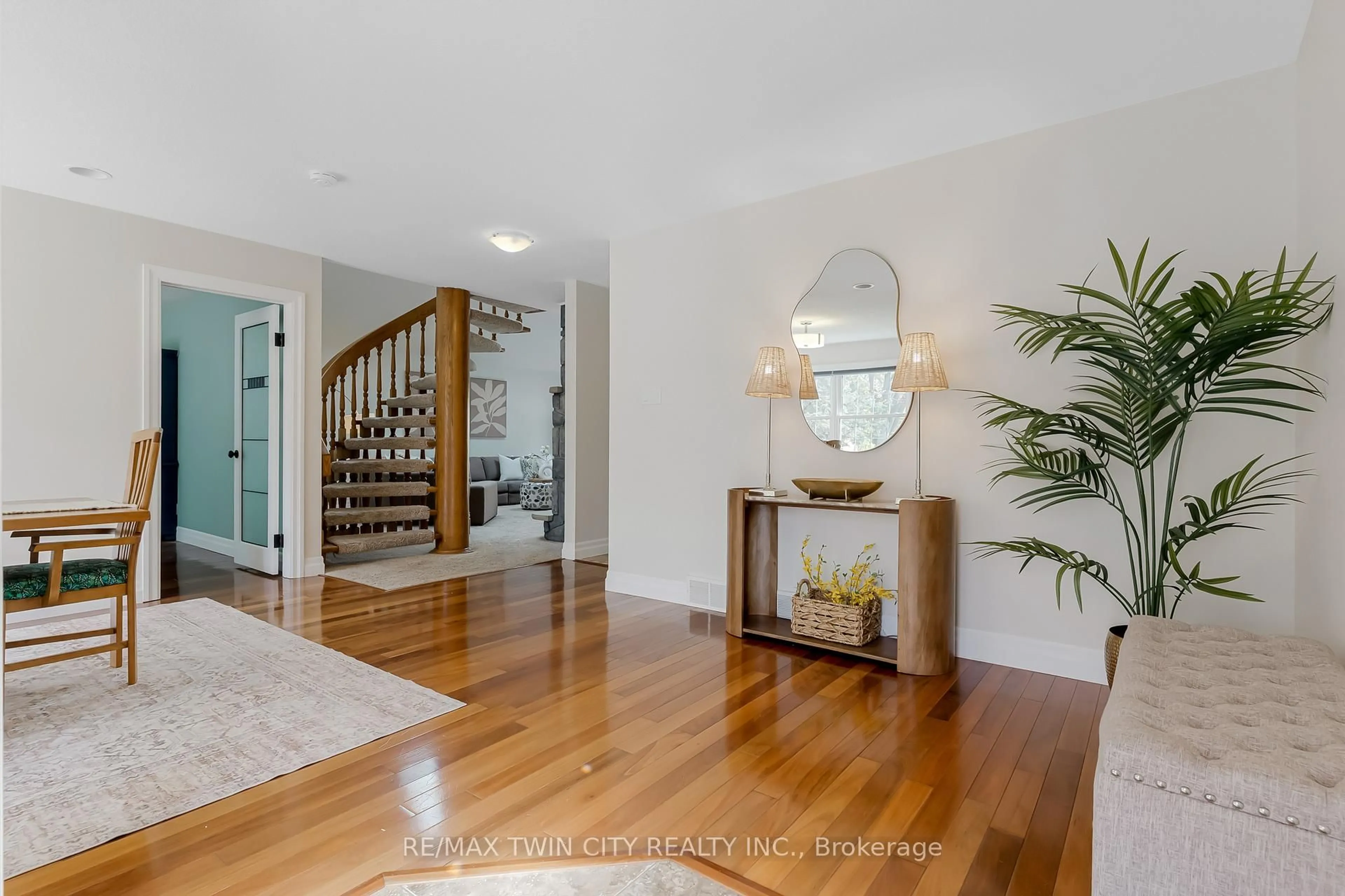 Indoor entryway for 286 Normandy Ave, Waterloo Ontario N2K 1X7