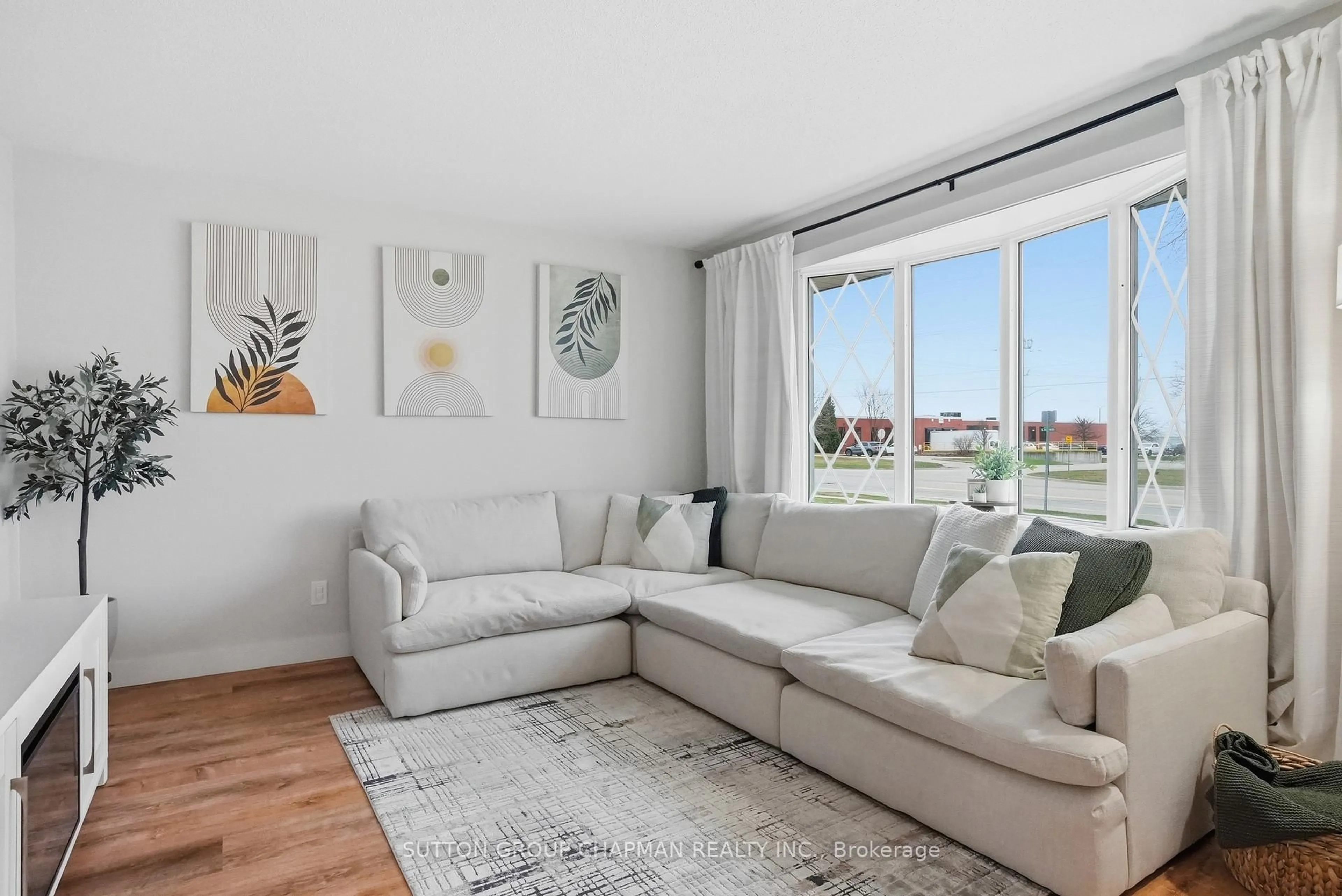 Living room with furniture, unknown for 136 South Edgeware Rd, St. Thomas Ontario N5P 2H6
