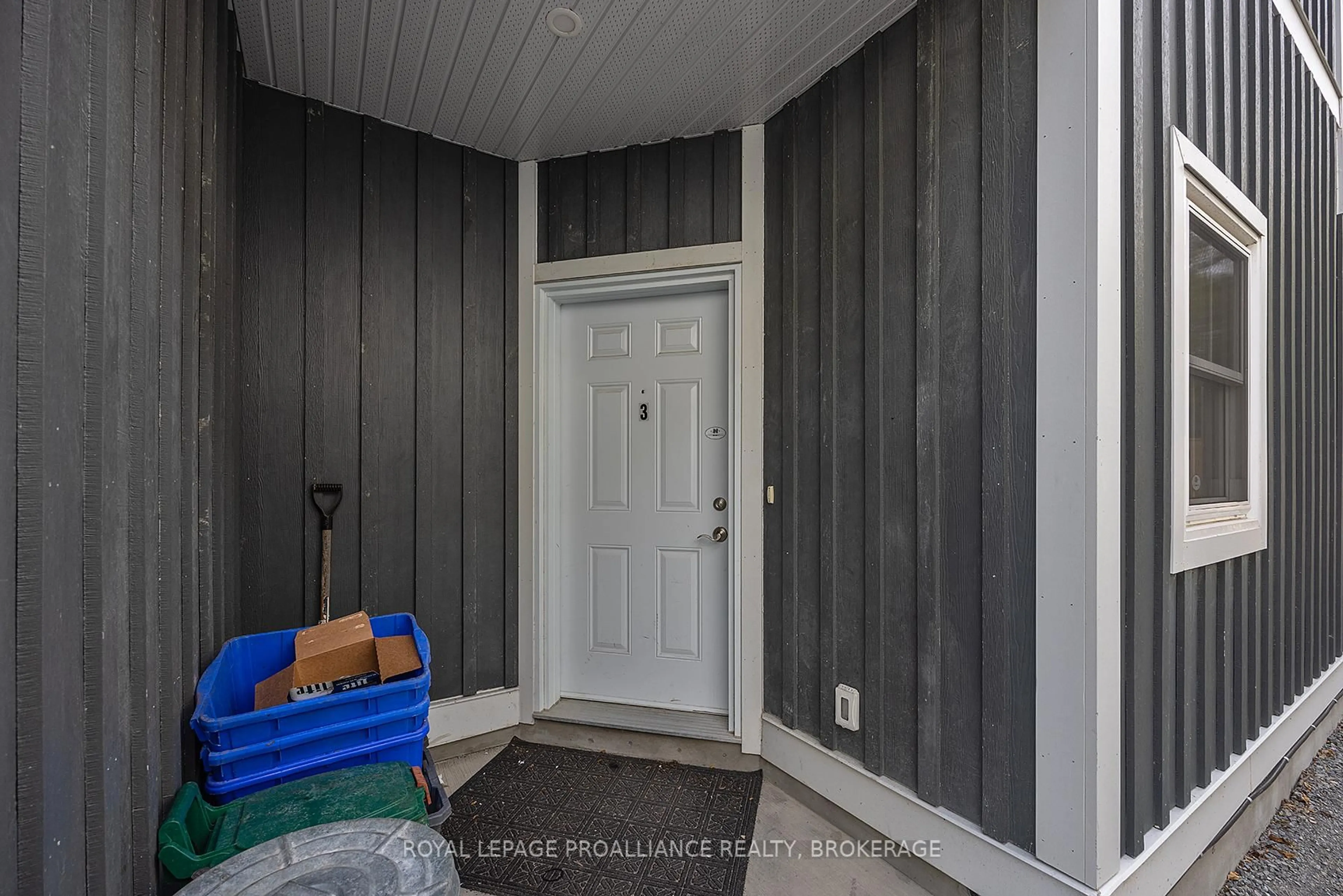 Indoor entryway for 204 Alfred St, Kingston Ontario K7L 3R9