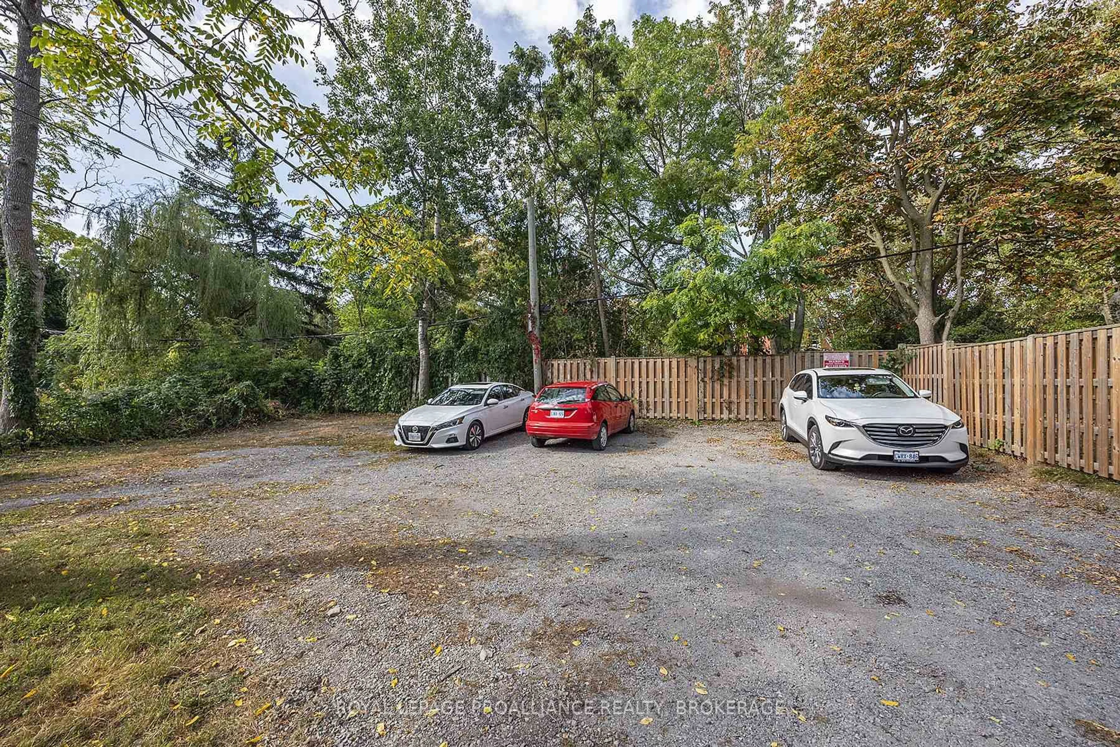 A pic from outside/outdoor area/front of a property/back of a property/a pic from drone, unknown for 204 Alfred St, Kingston Ontario K7L 3R9