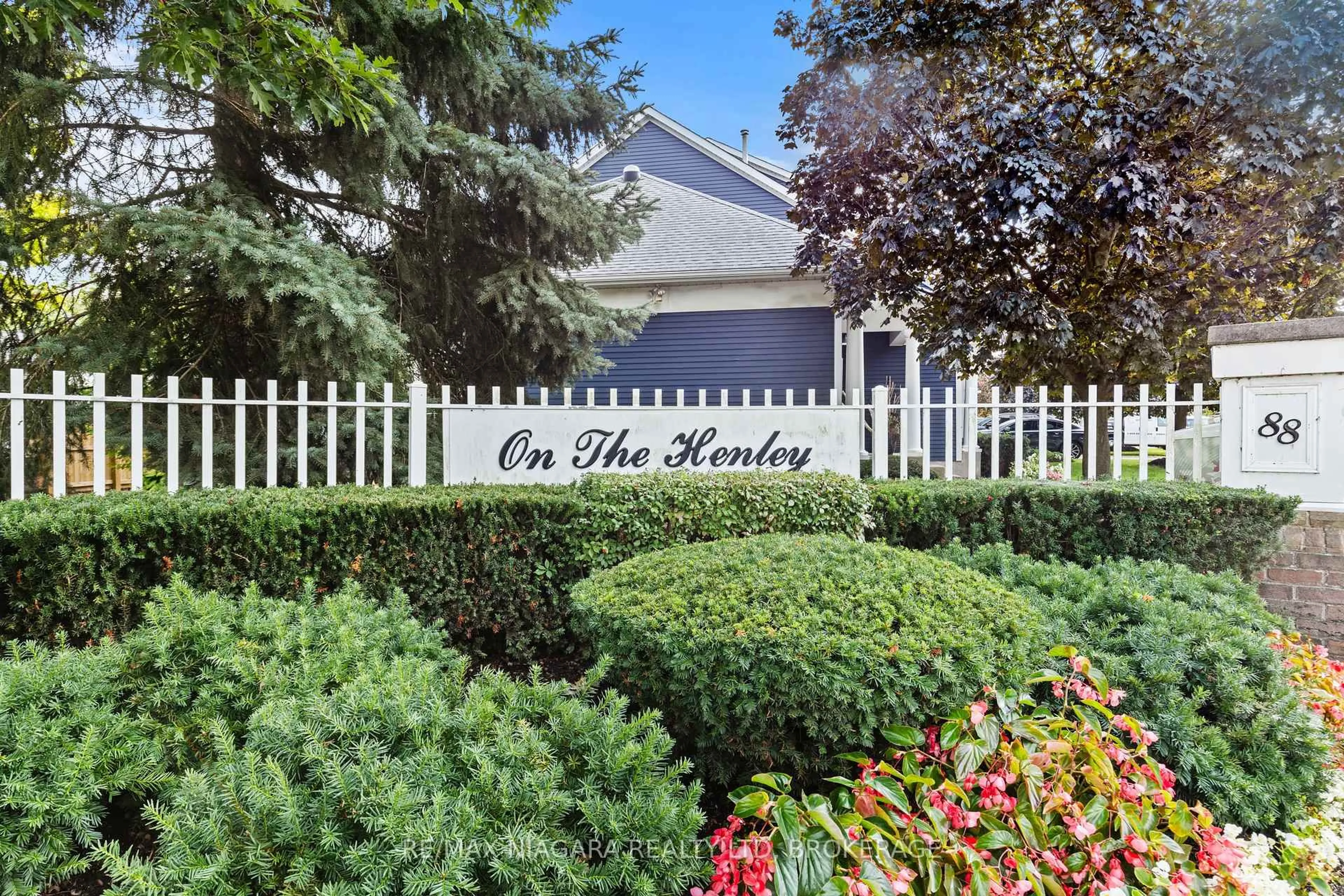 Indoor entryway for 88 Lakeport Rd #3, St. Catharines Ontario L2N 4P8