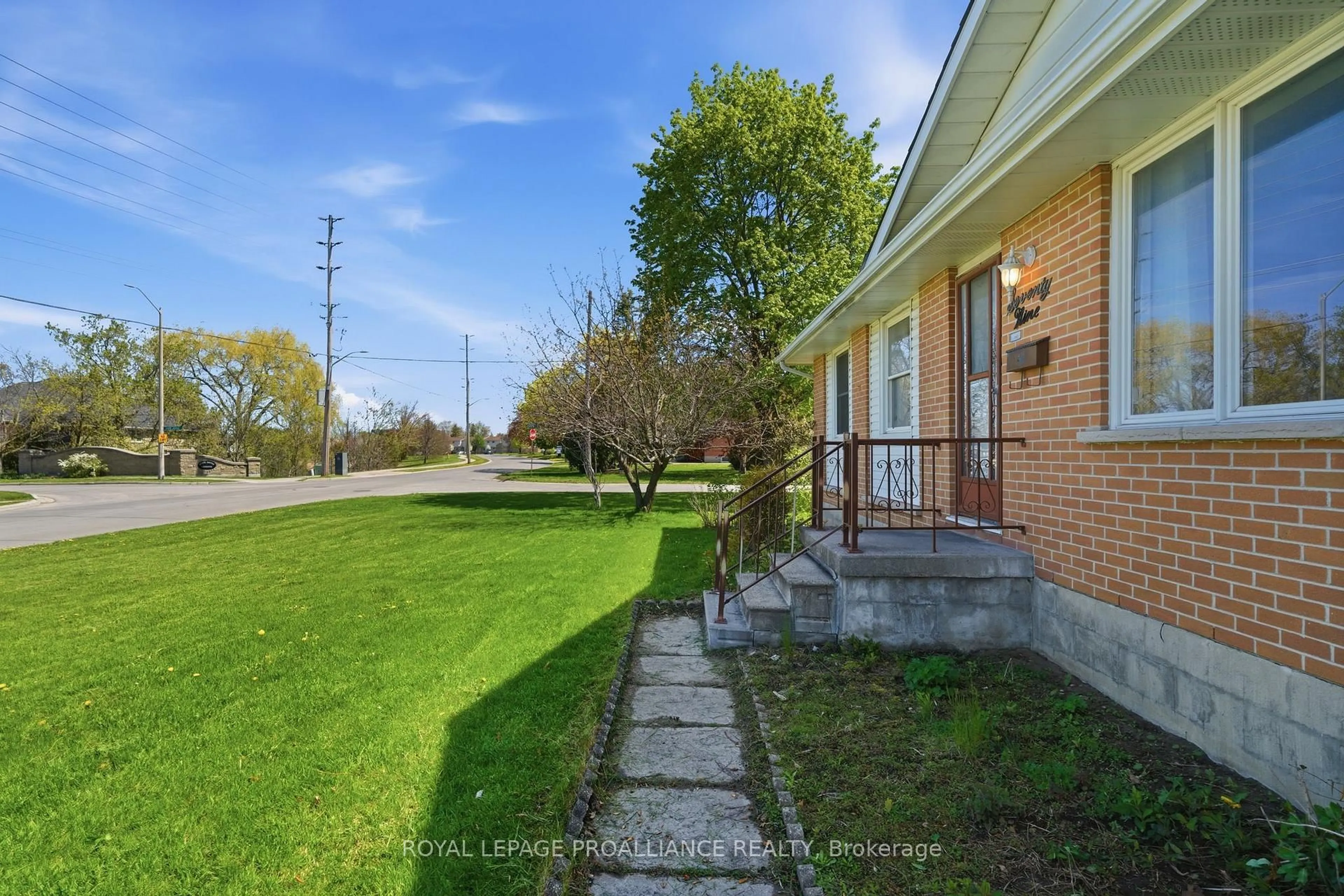 A pic from outside/outdoor area/front of a property/back of a property/a pic from drone, unknown for 79 Cascade Blvd, Belleville Ontario K8P 4L6