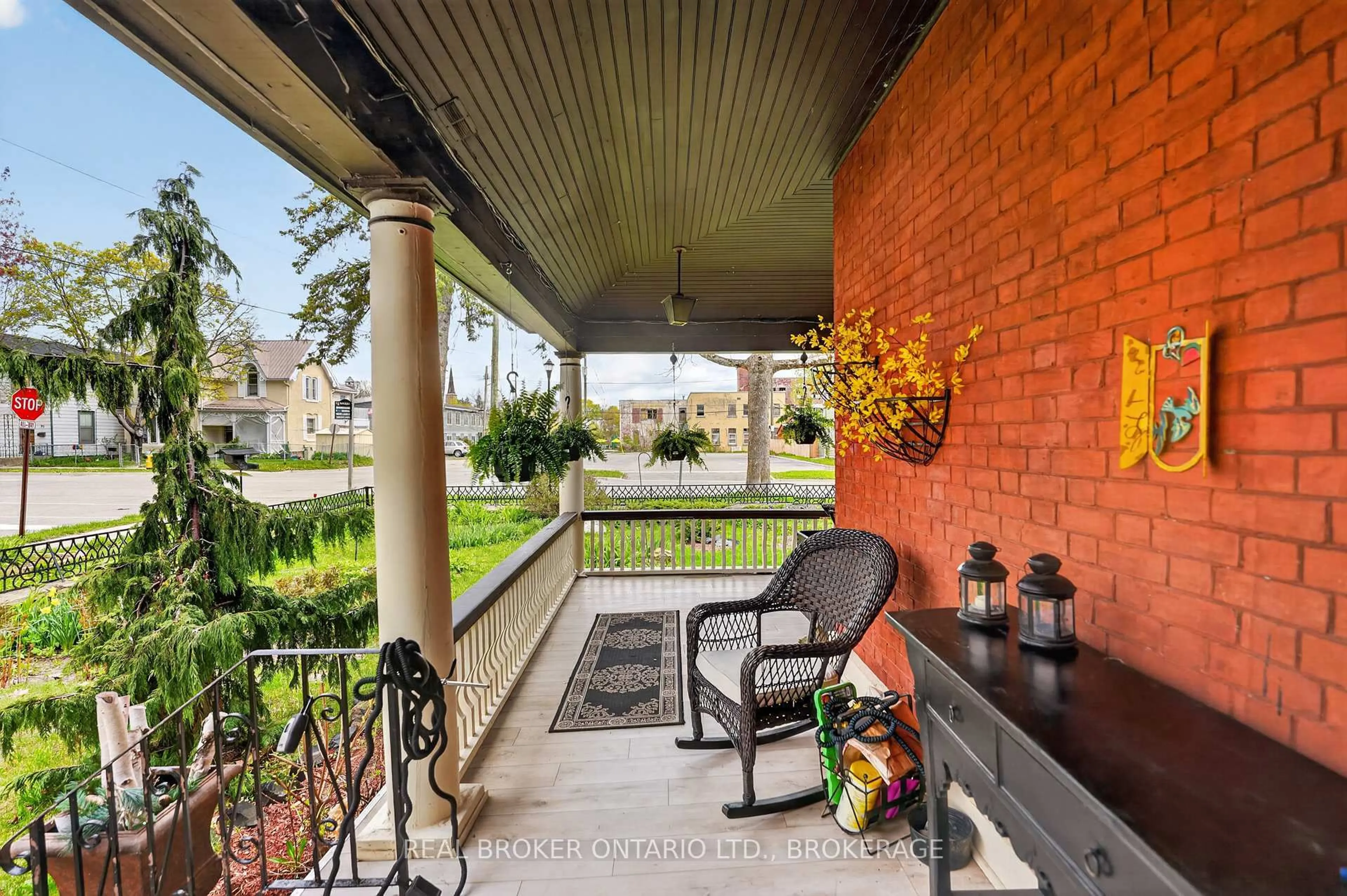 Patio, street for 130 Main St, Gananoque Ontario K7G 2L9