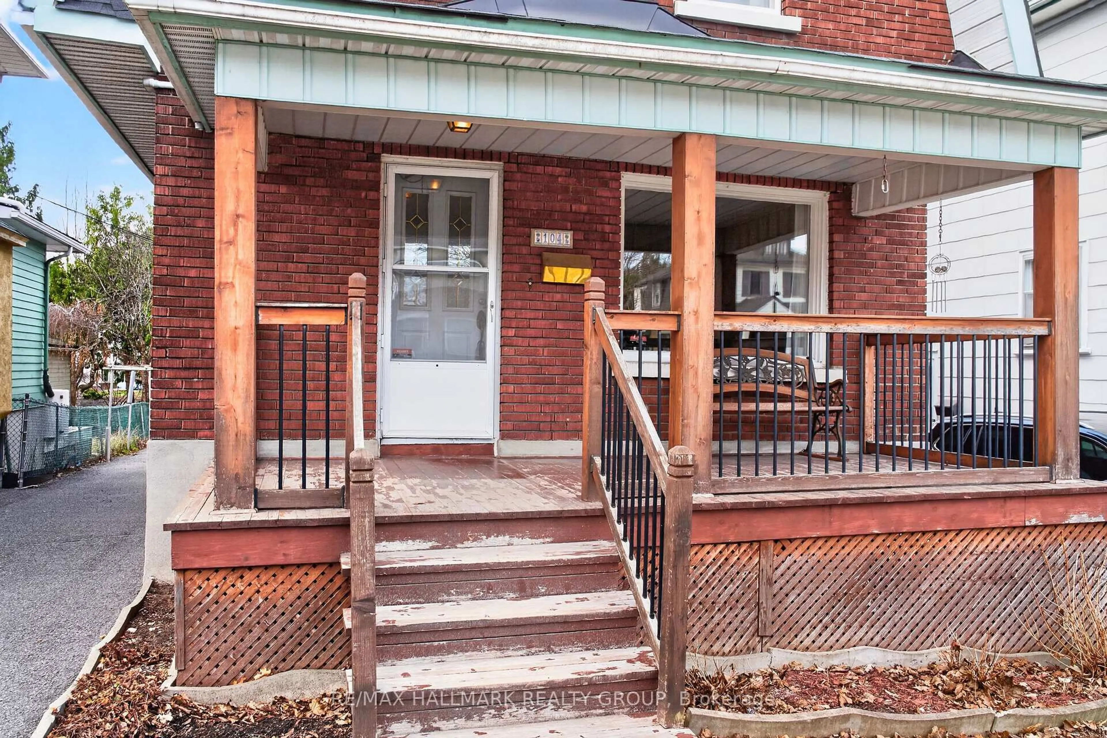 Unknown for 104 Grange Ave, Ottawa Ontario K1Y 0N9
