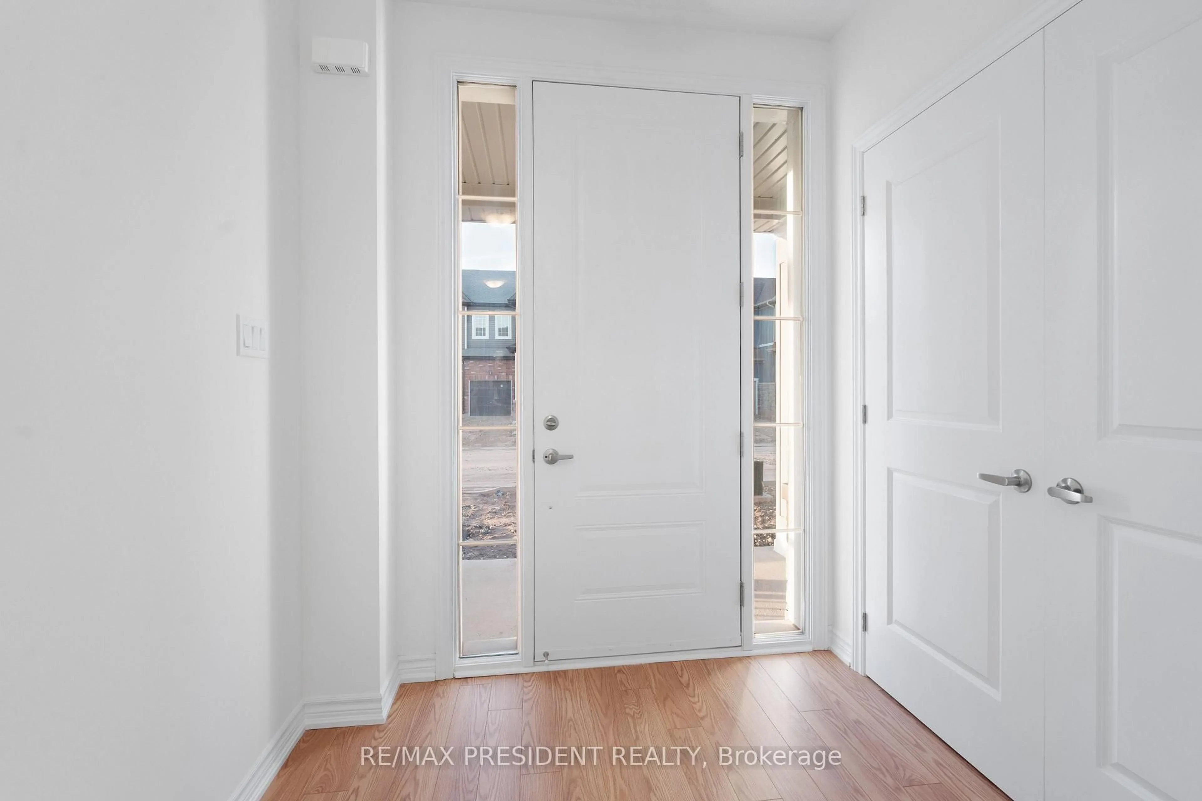 Indoor entryway for 48 Brown St, Erin Ontario N0B 1T0