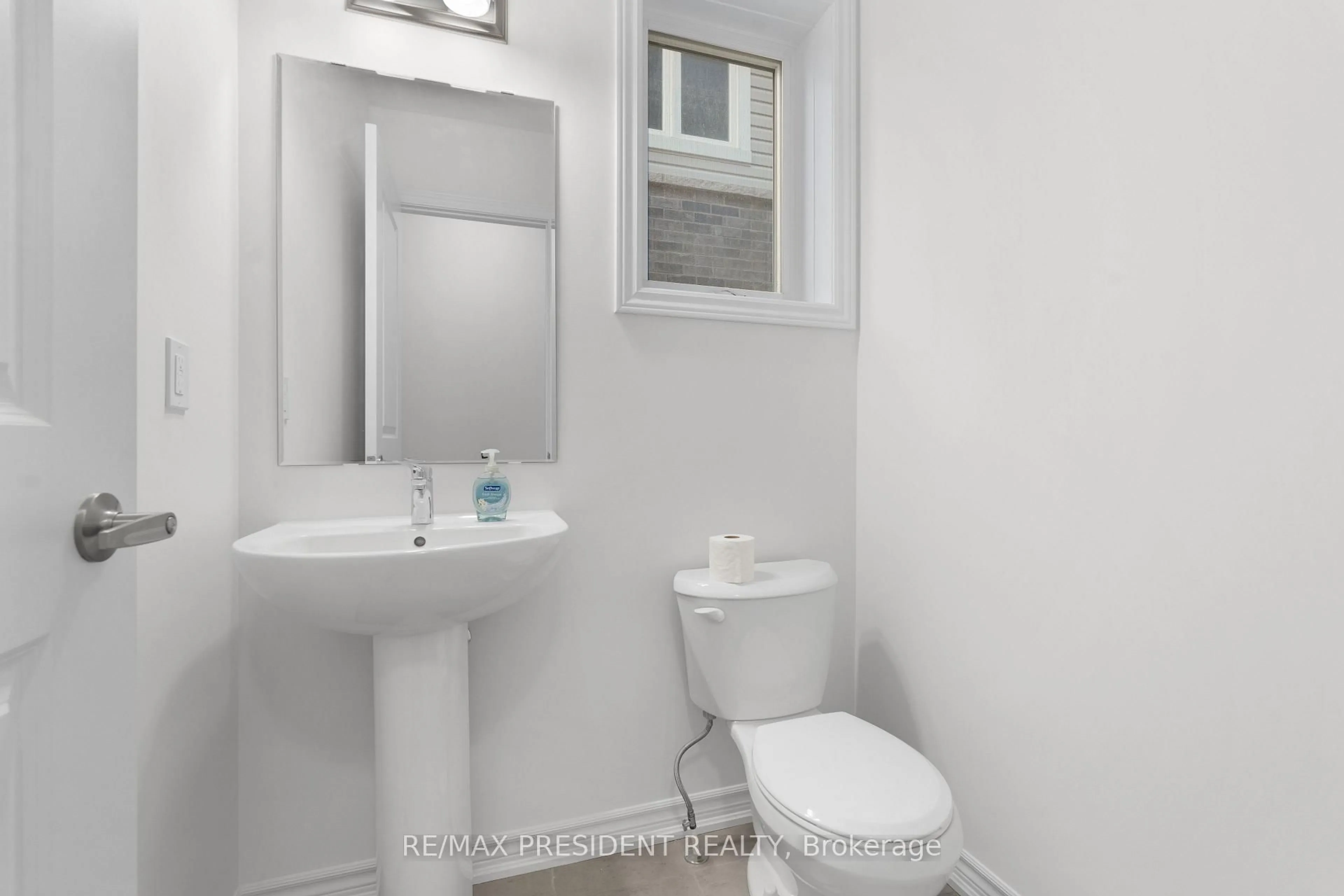 Standard bathroom, unknown for 48 Brown St, Erin Ontario N0B 1T0