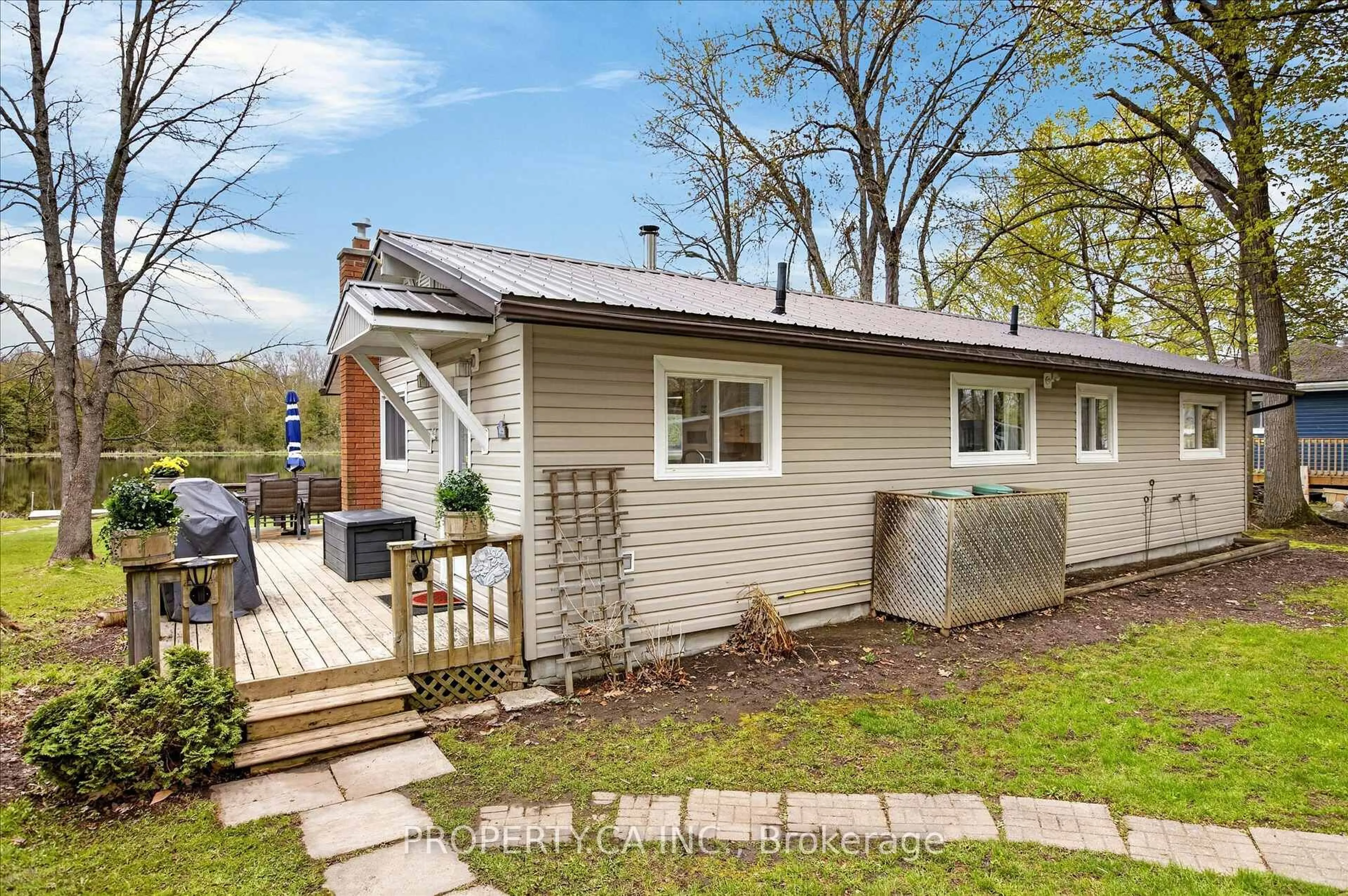Home with vinyl exterior material, street for 186 Cedar Shores Dr, Trent Hills Ontario K0L 1Z0