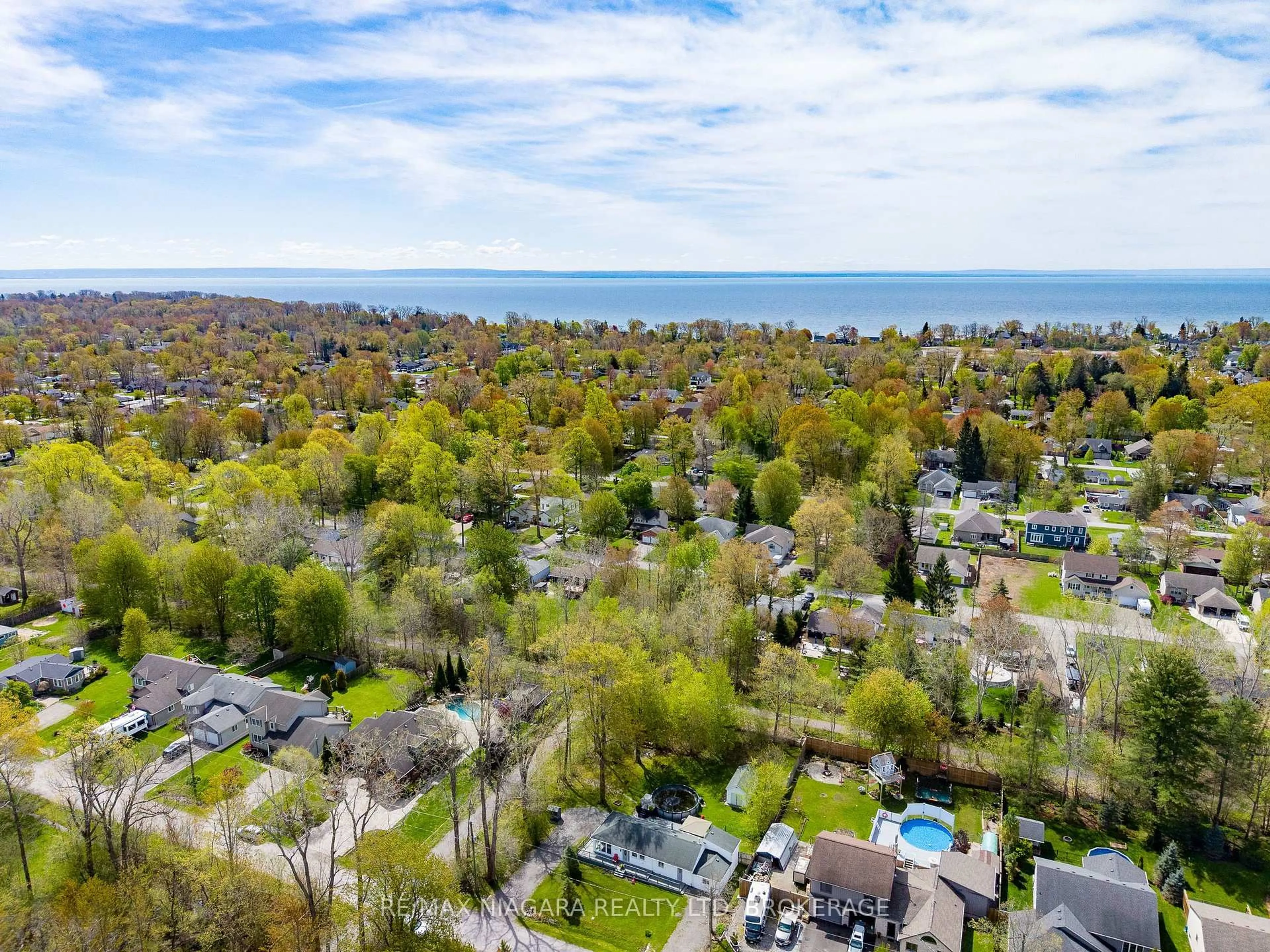 A pic from outside/outdoor area/front of a property/back of a property/a pic from drone, water/lake/river/ocean view for 3283 Grove Ave, Fort Erie Ontario L0S 1N0