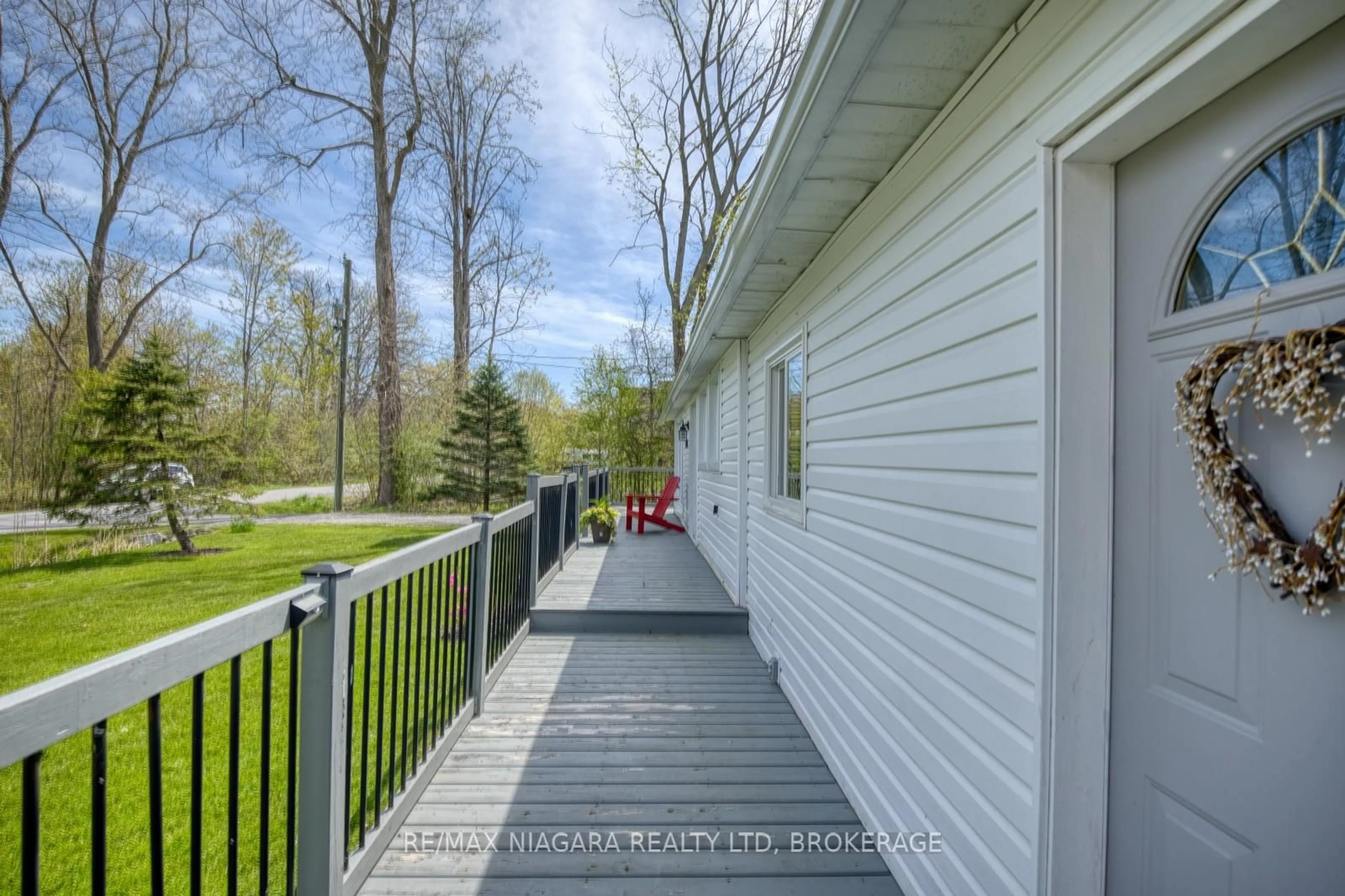 Patio, water/lake/river/ocean view for 3283 Grove Ave, Fort Erie Ontario L0S 1N0
