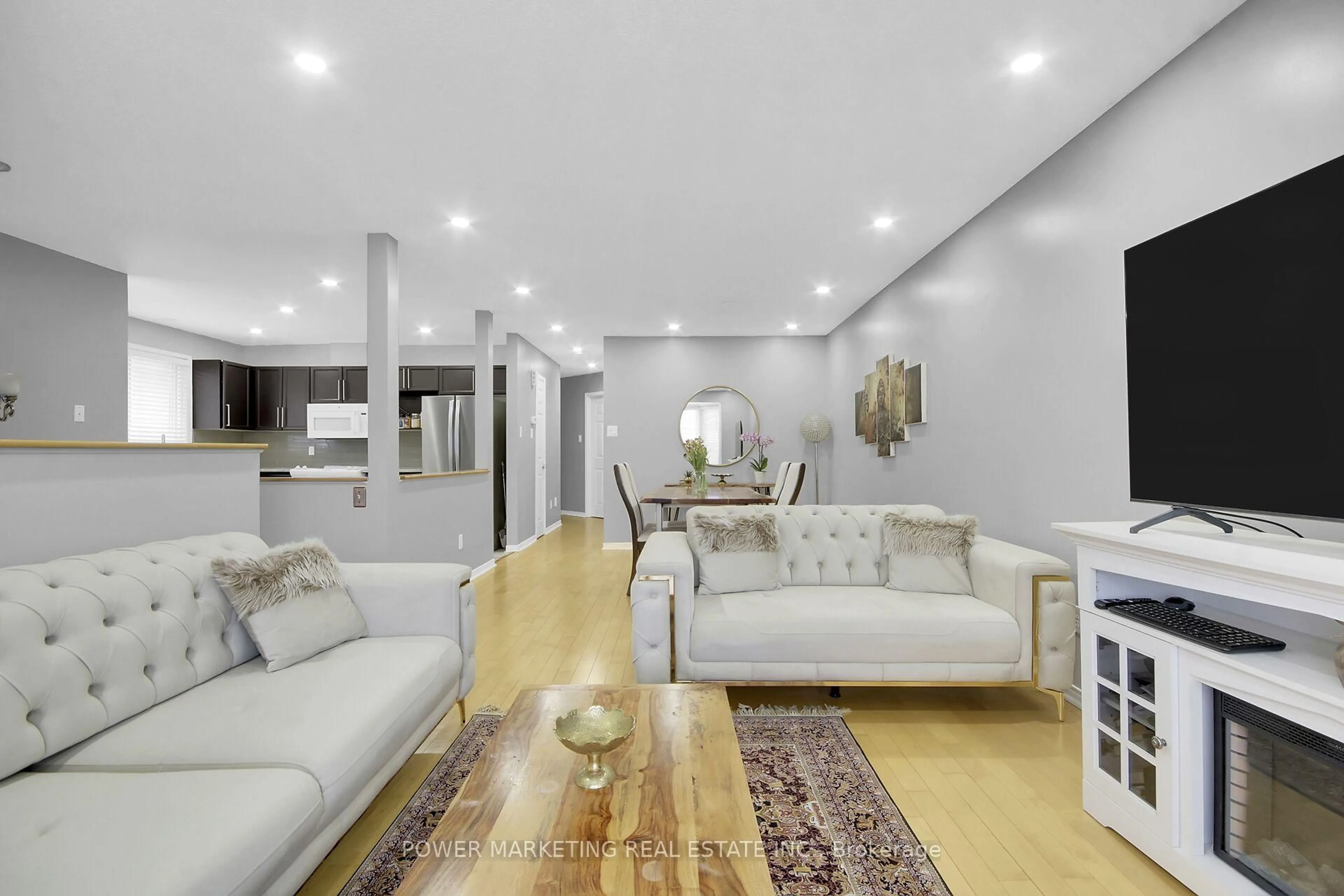 Living room with furniture, unknown for 181 MOUNTSHANNON Dr, Ottawa Ontario K2J 4N1